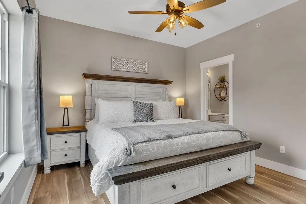 Bed in Lakehouse Lodge