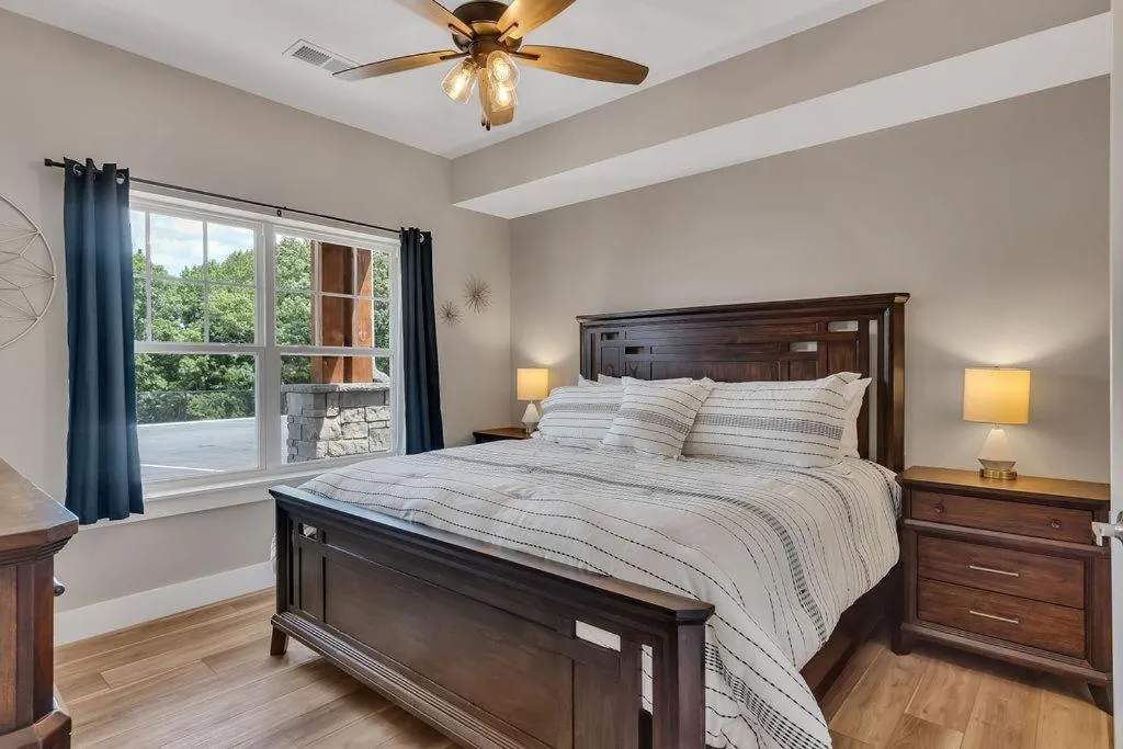 Bed in Lakehouse Lodge