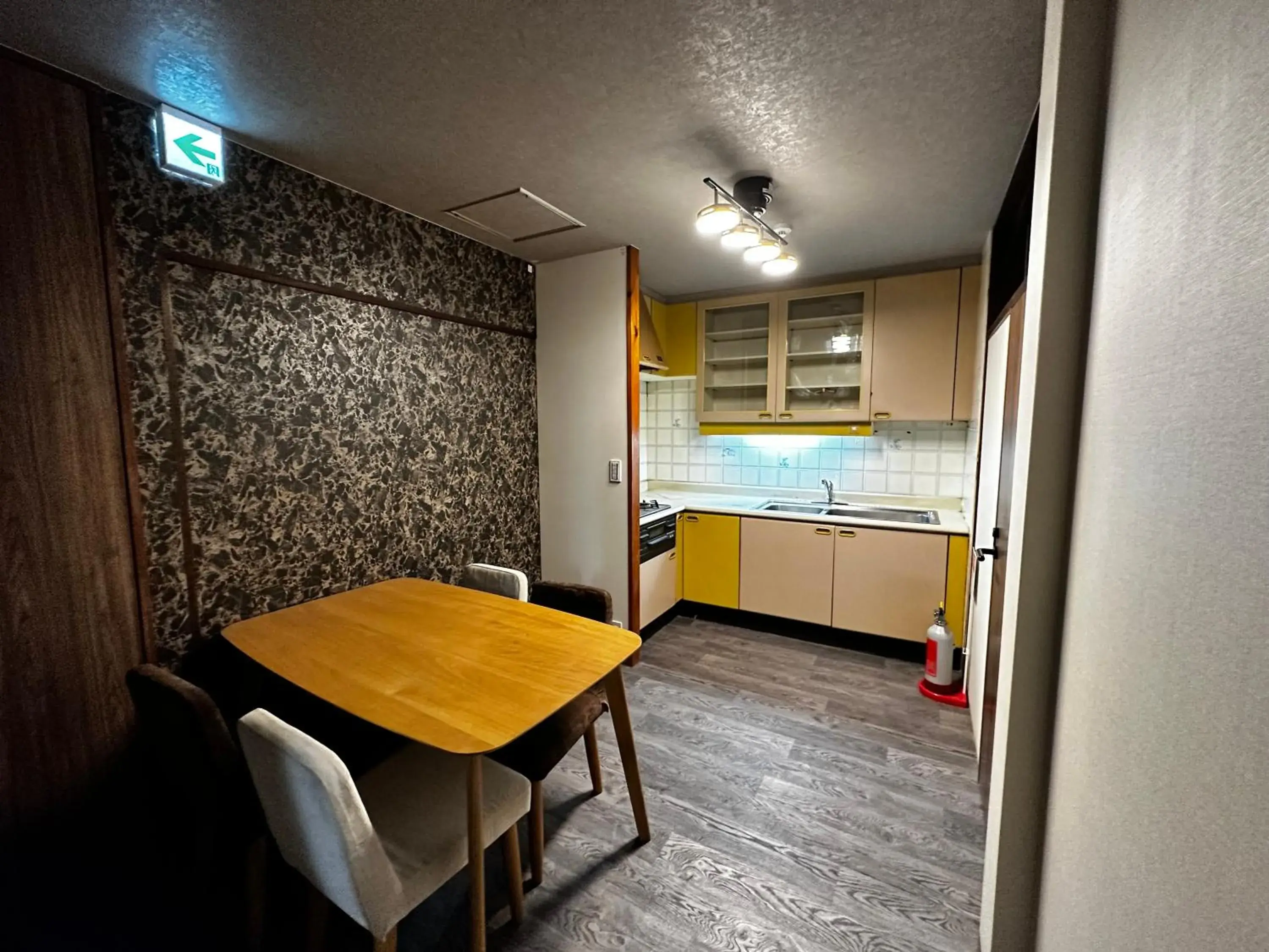 Economy Twin Room Ⅰ with Shared Bath and Toilet in Artist Village Apartments Kochi Economy Twin Room Ⅰ with Shared Bath and Toilet in Artist Village Apartments Kochi