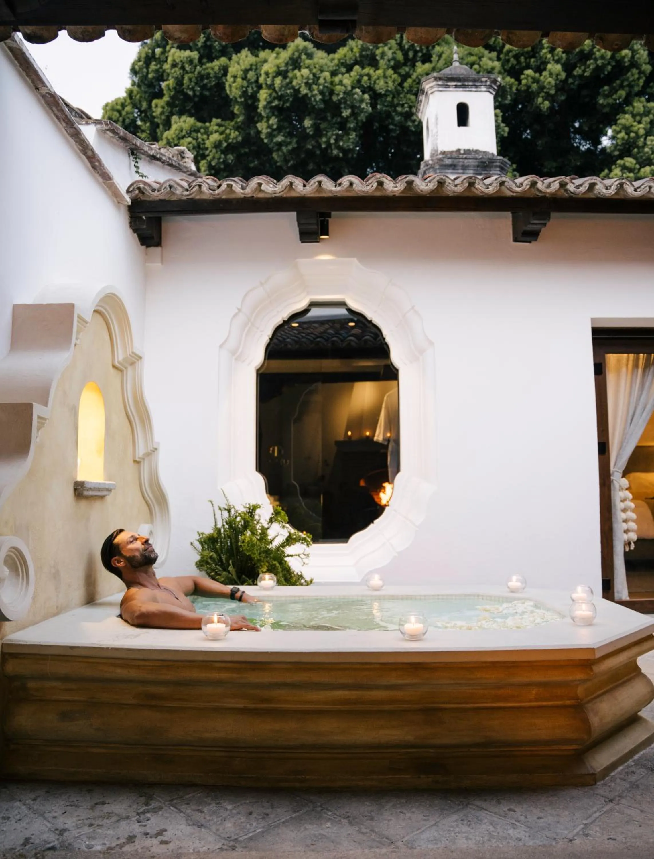 People in Villa Las Mil Flores