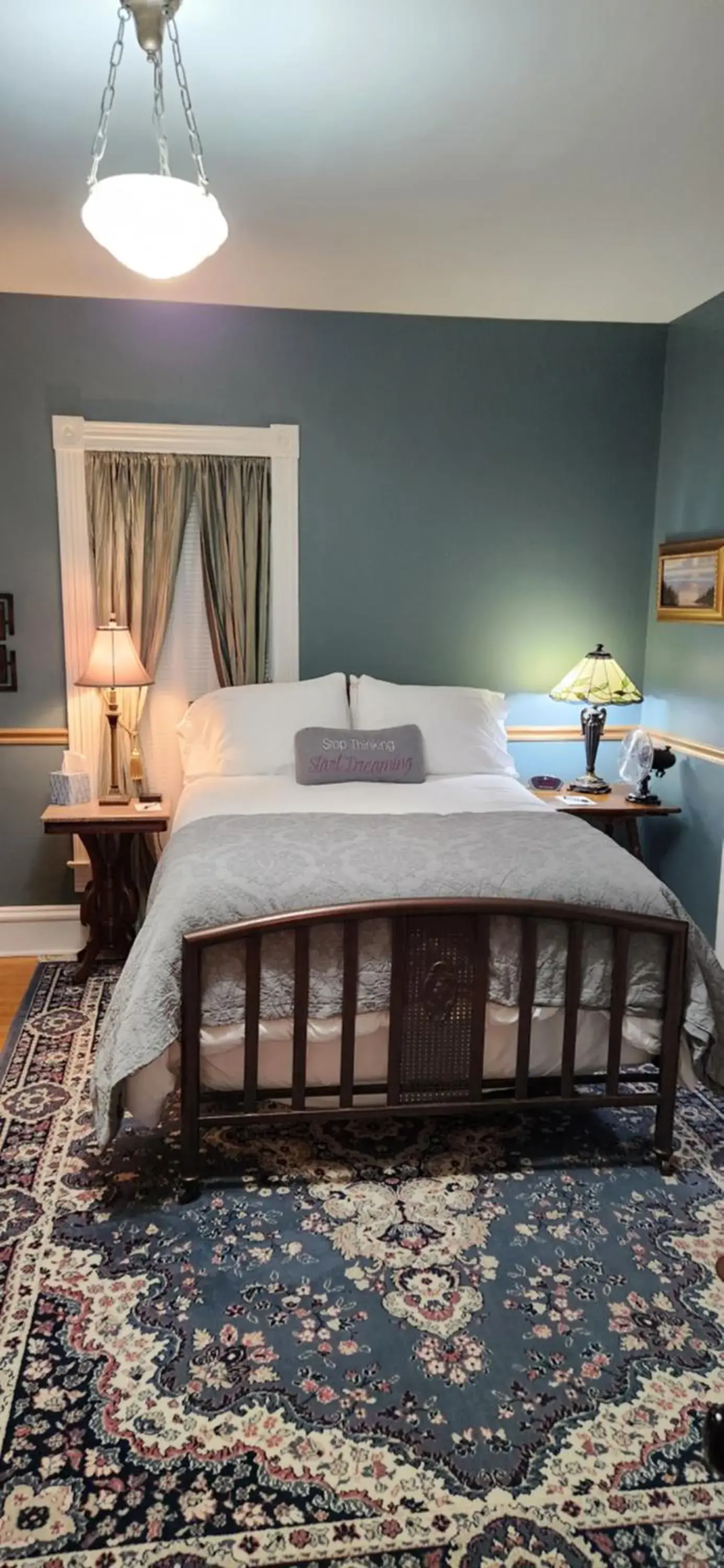 Bed in Oaklawn Inn Bed in Oaklawn Inn