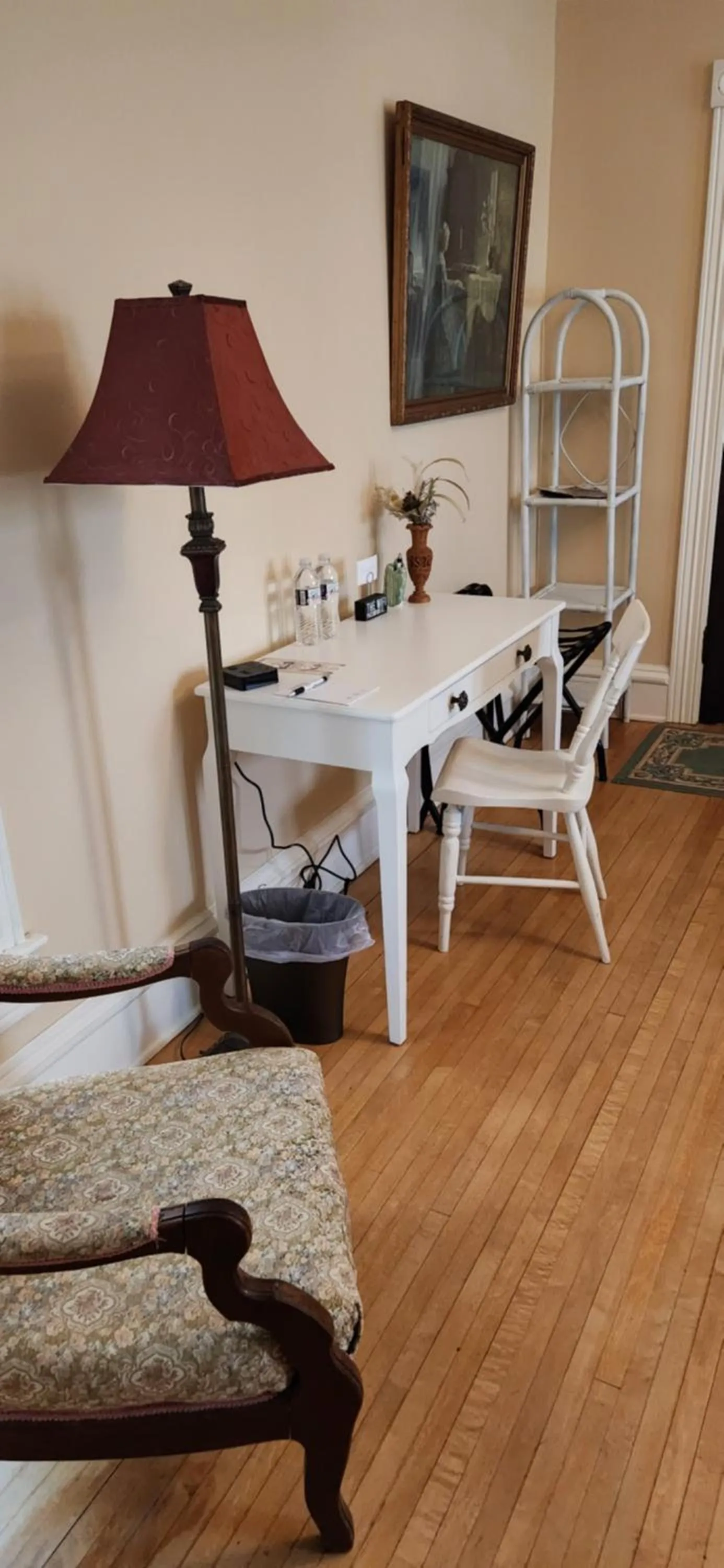 Seating area in Oaklawn Inn