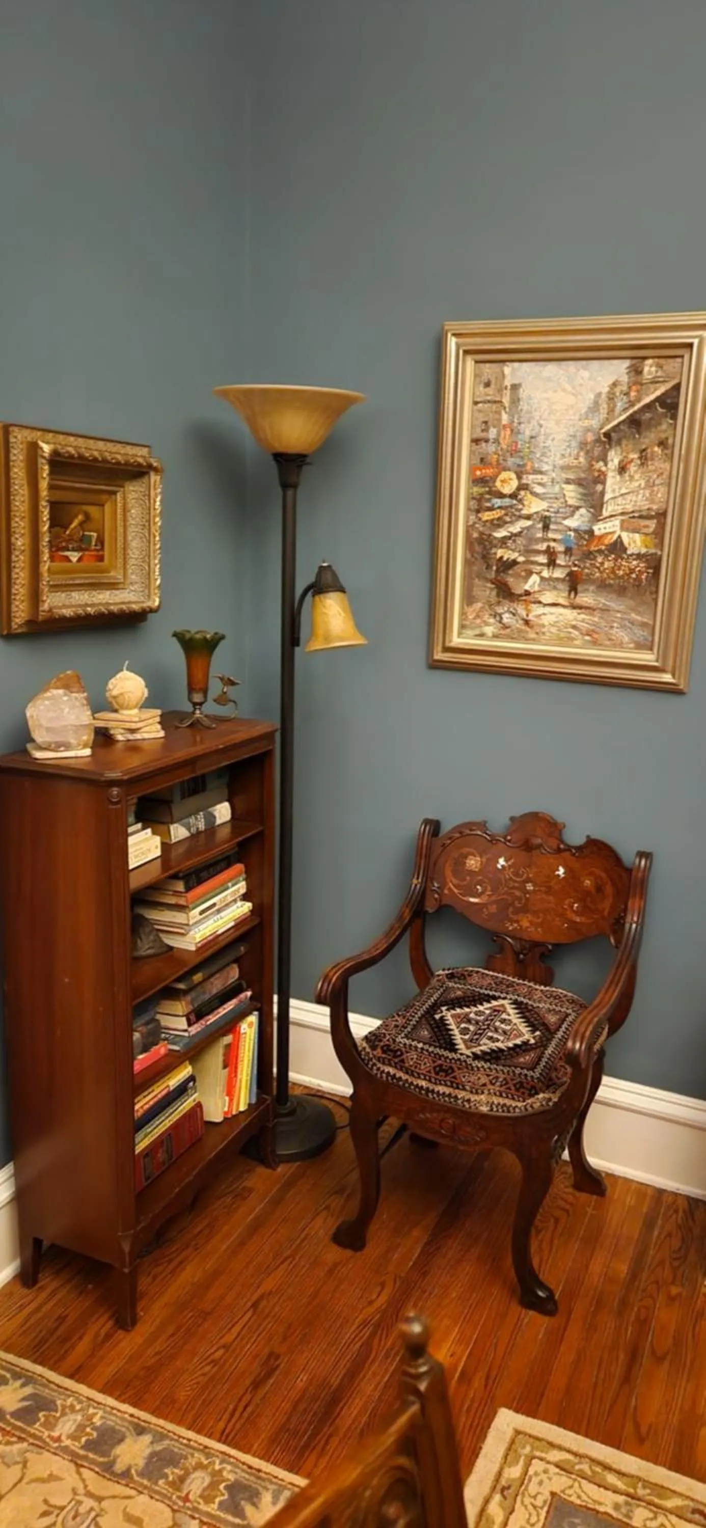 Living room in Oaklawn Inn