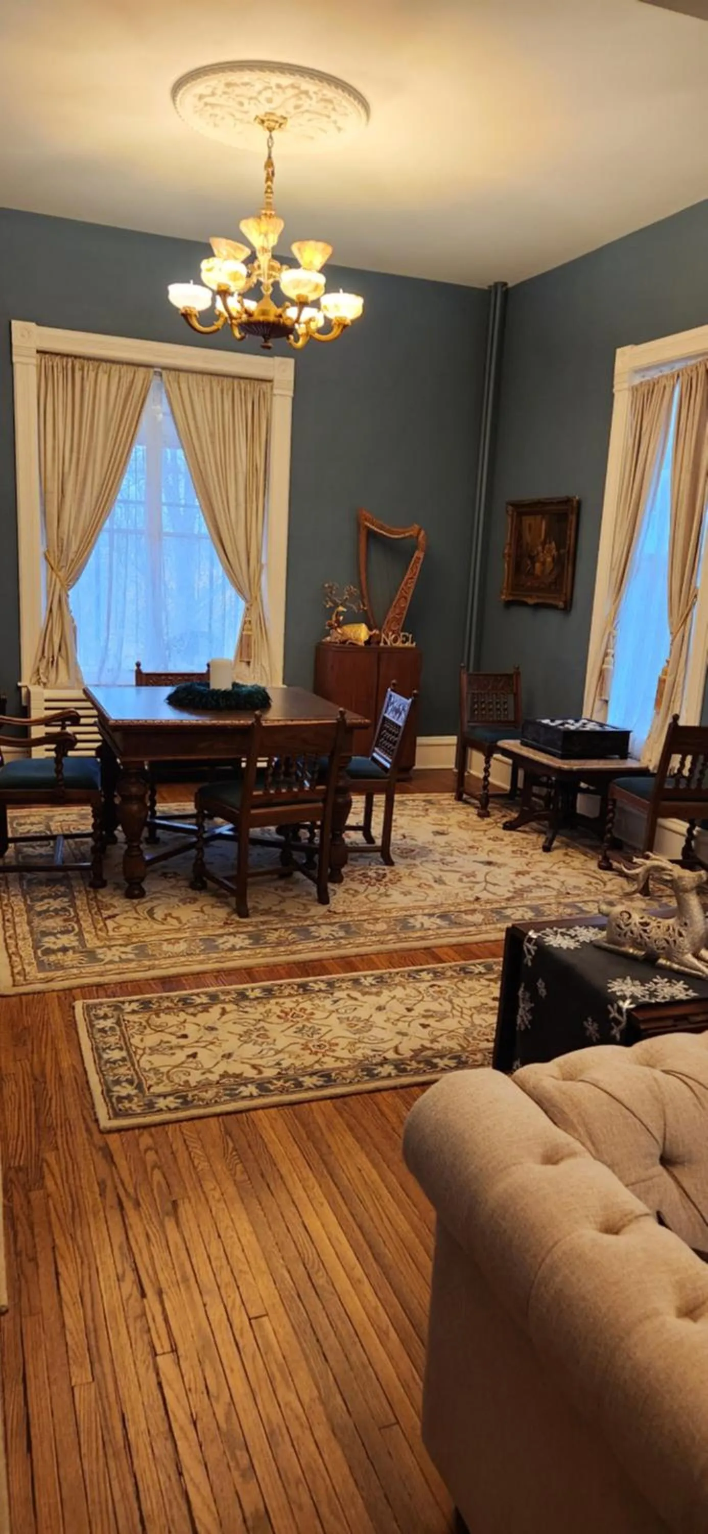 Living room in Oaklawn Inn