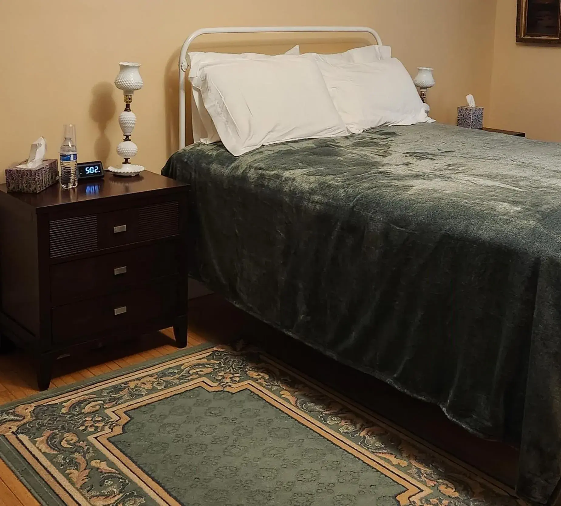 Bedroom, Bed in Oaklawn Inn Bedroom, Bed in Oaklawn Inn