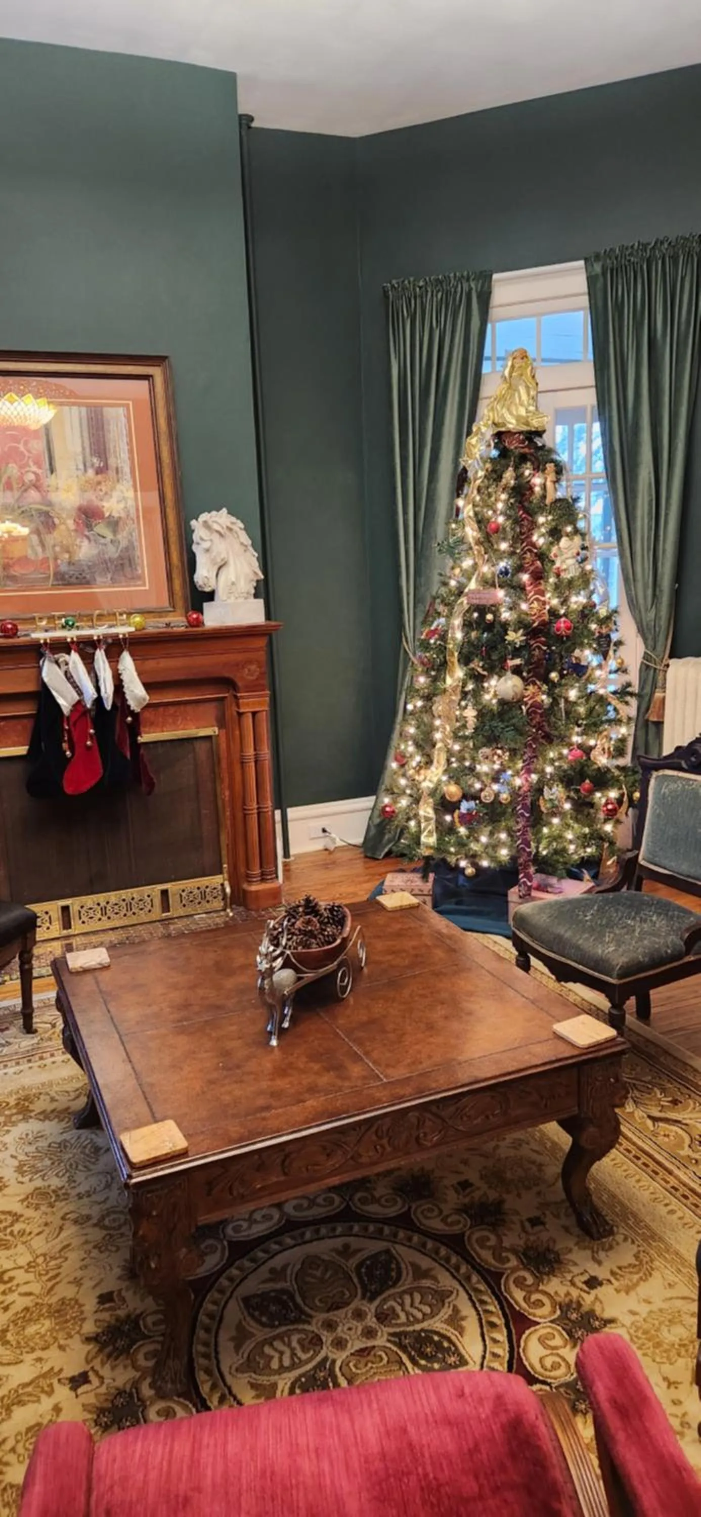 Living room in Oaklawn Inn