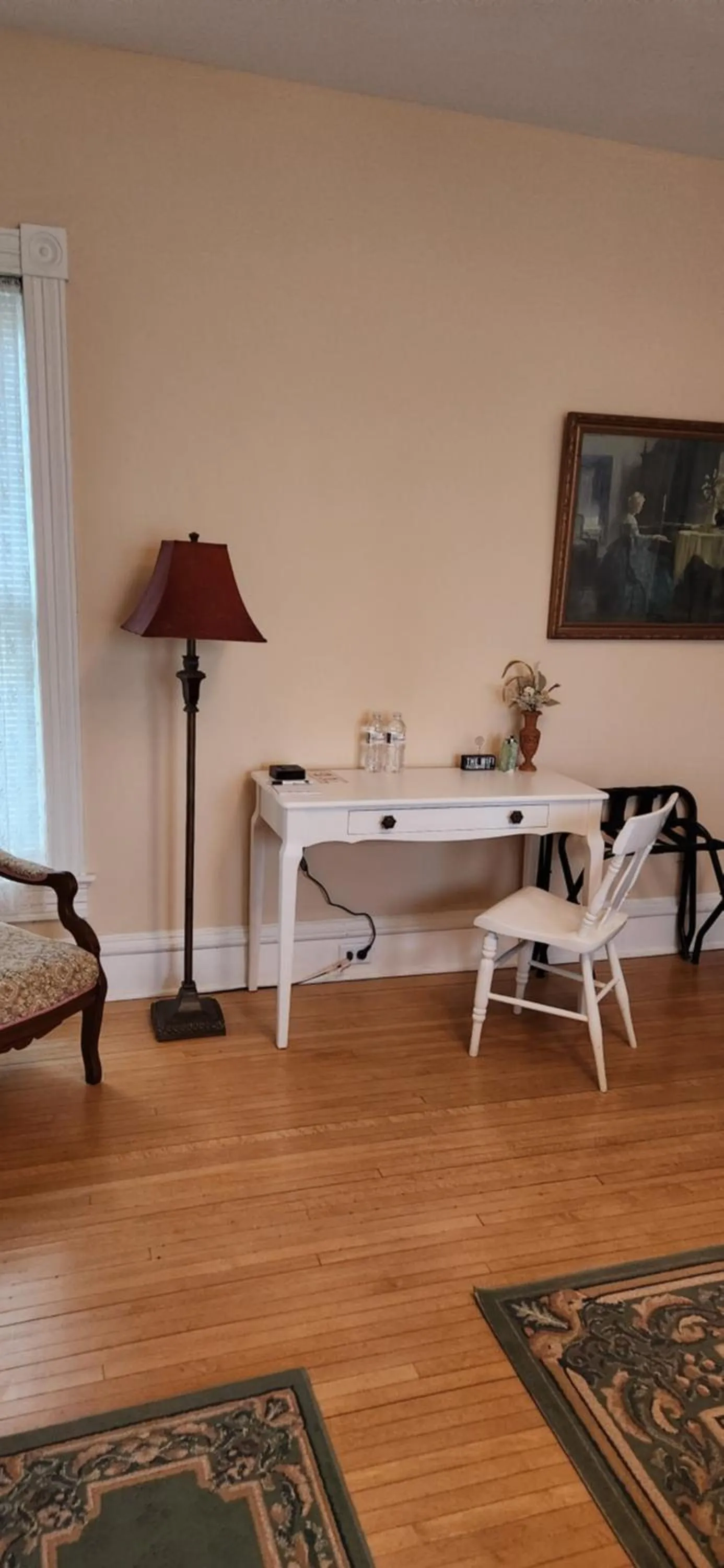 Seating area in Oaklawn Inn