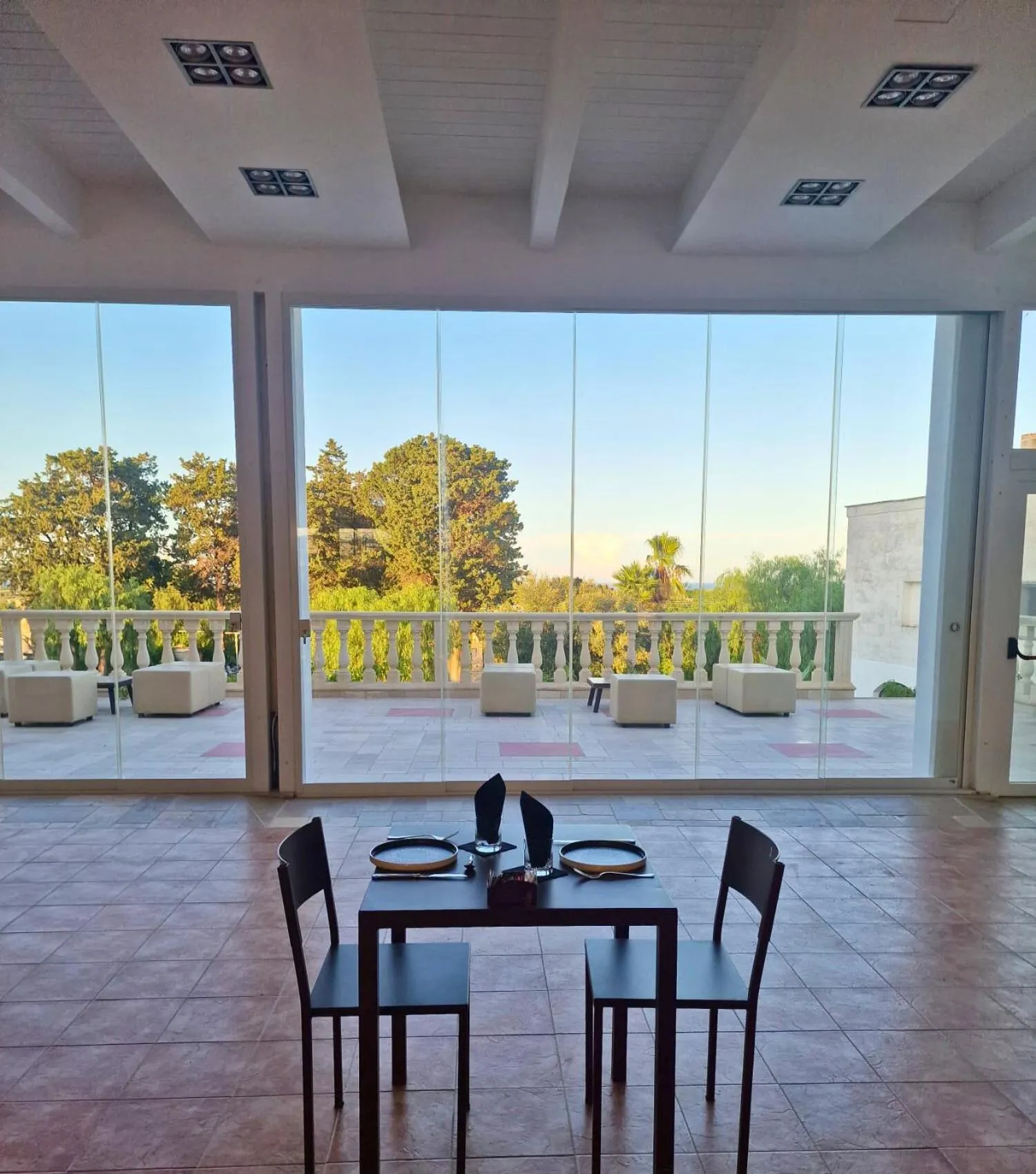 Breakfast in Imperial Paradise