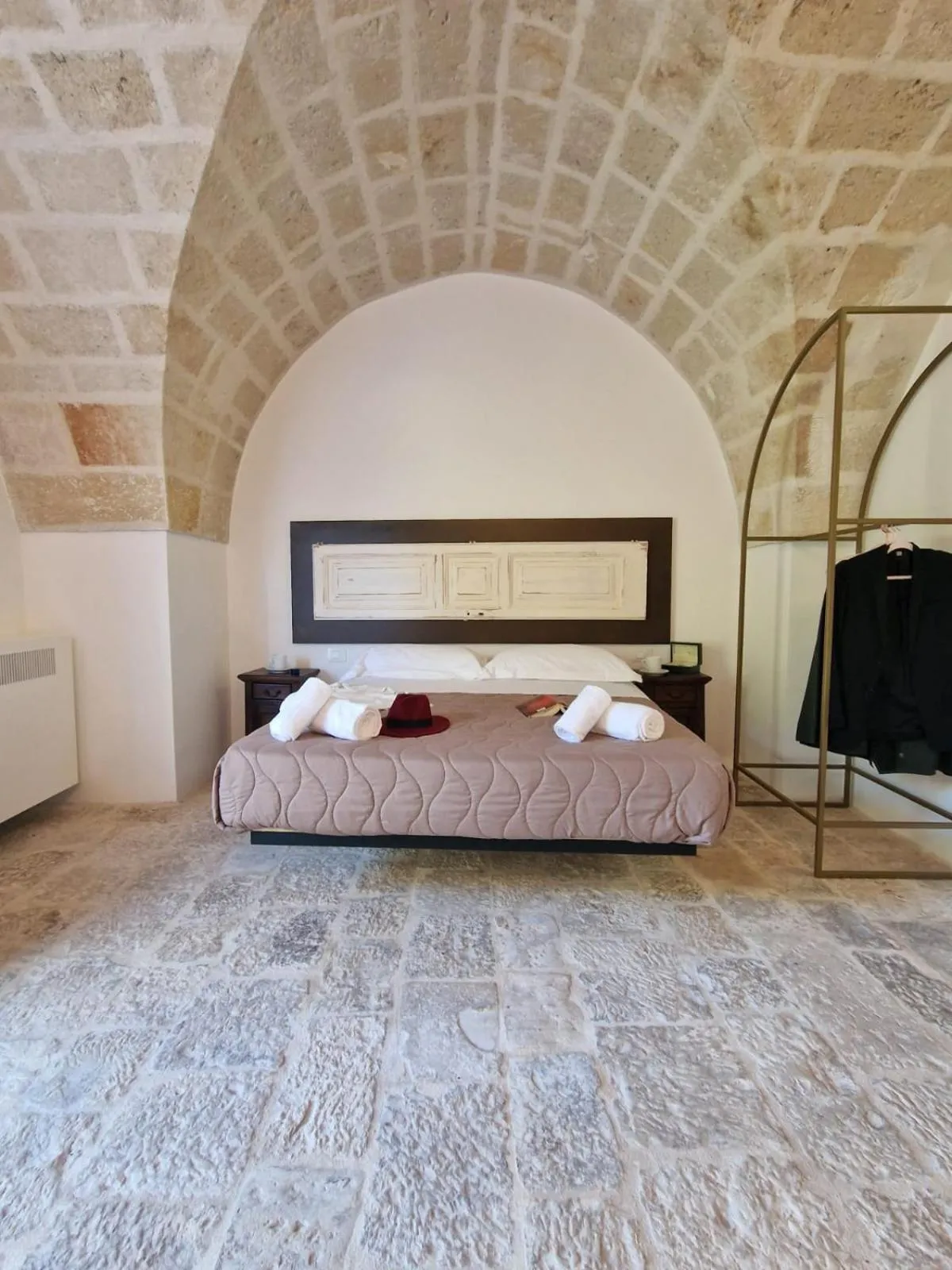 Bed in Imperial Paradise