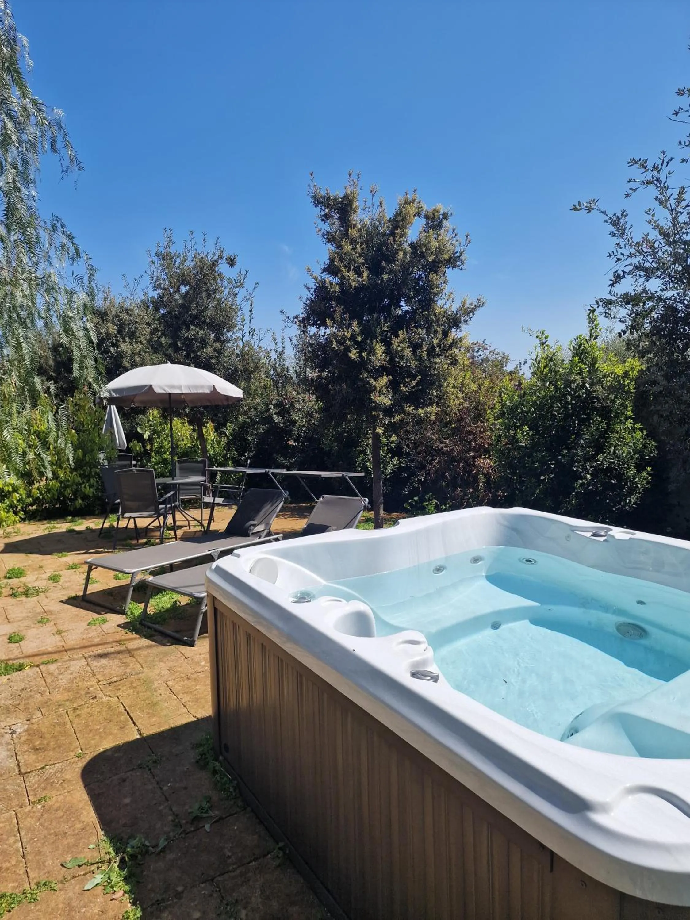 Hot Tub in Imperial Paradise