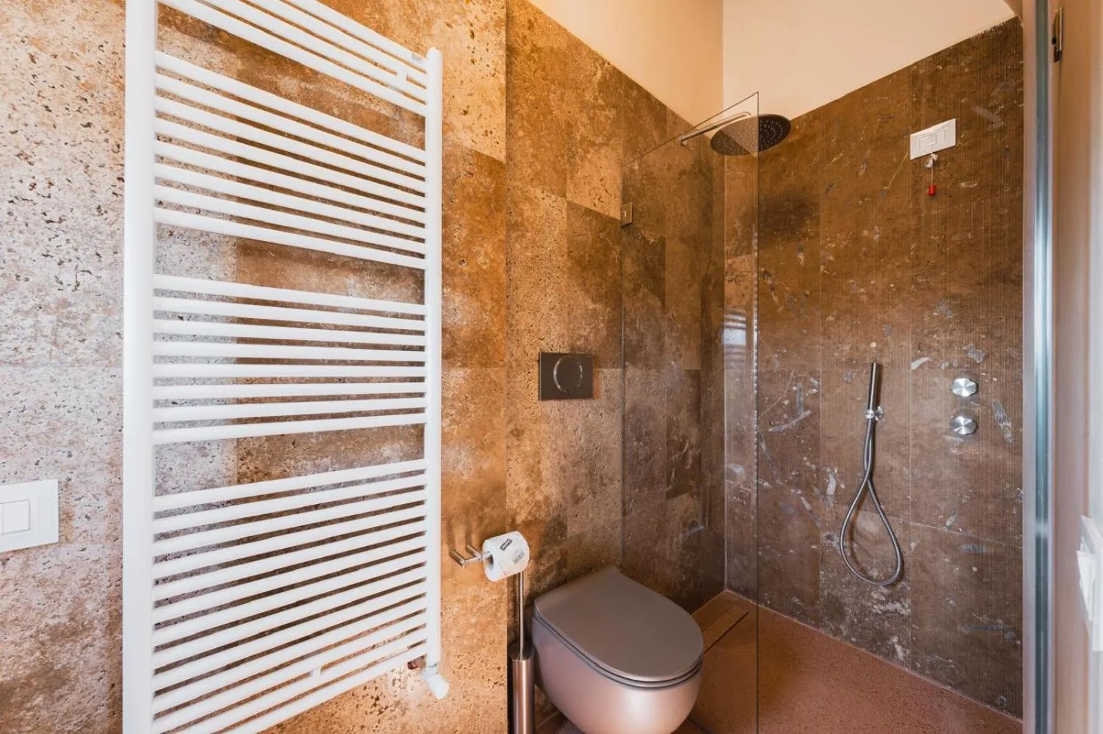 Shower in Imperial Paradise