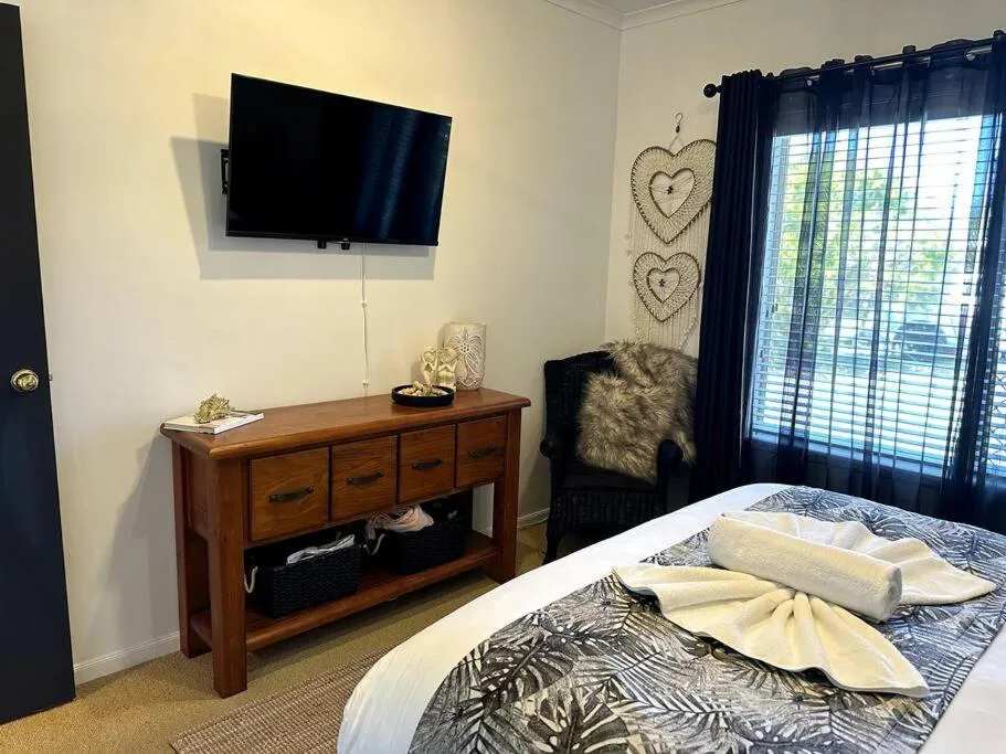 Luxury 4 Bedroom Home with Pool & Games Room Bar