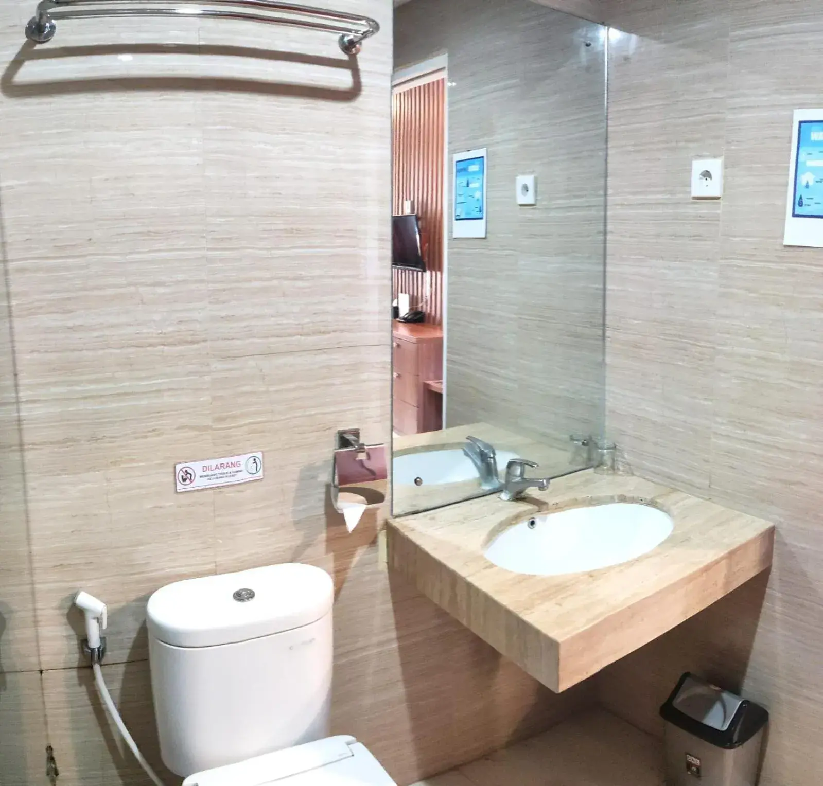 Superior Double Room in Lombok Vaganza Hotel Superior Double Room in Lombok Vaganza Hotel