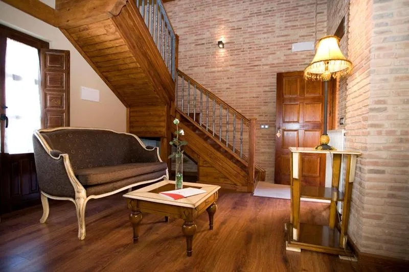 Living room in Posada Los Condestables Hotel & Spa