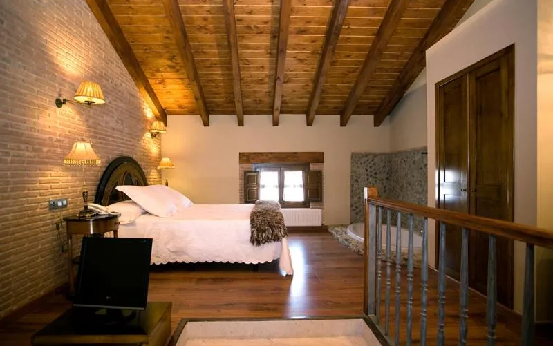 Bedroom, Bed in Posada Los Condestables Hotel & Spa
