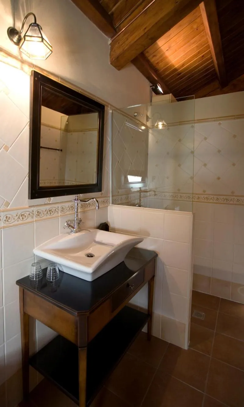 Bathroom in Posada Los Condestables Hotel & Spa