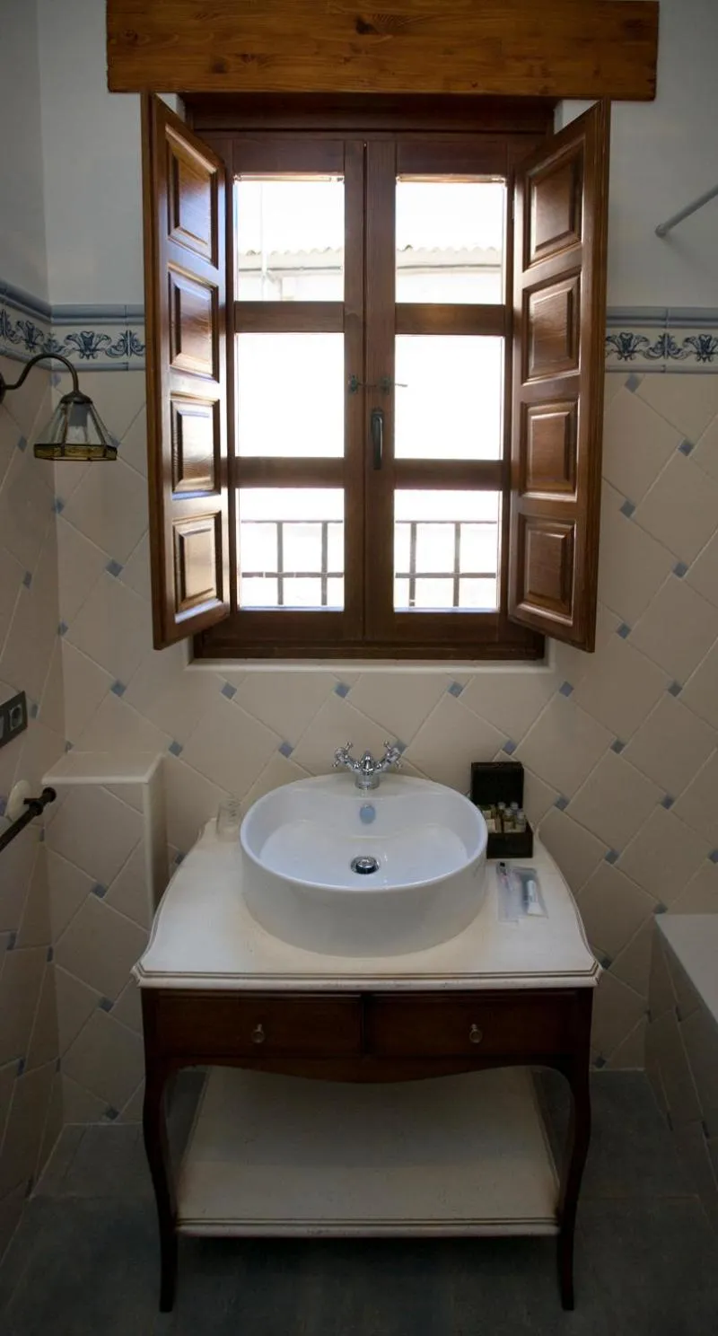 Bathroom in Posada Los Condestables Hotel & Spa
