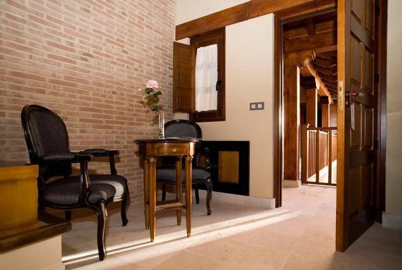 Coffee/tea facilities in Posada Los Condestables Hotel & Spa