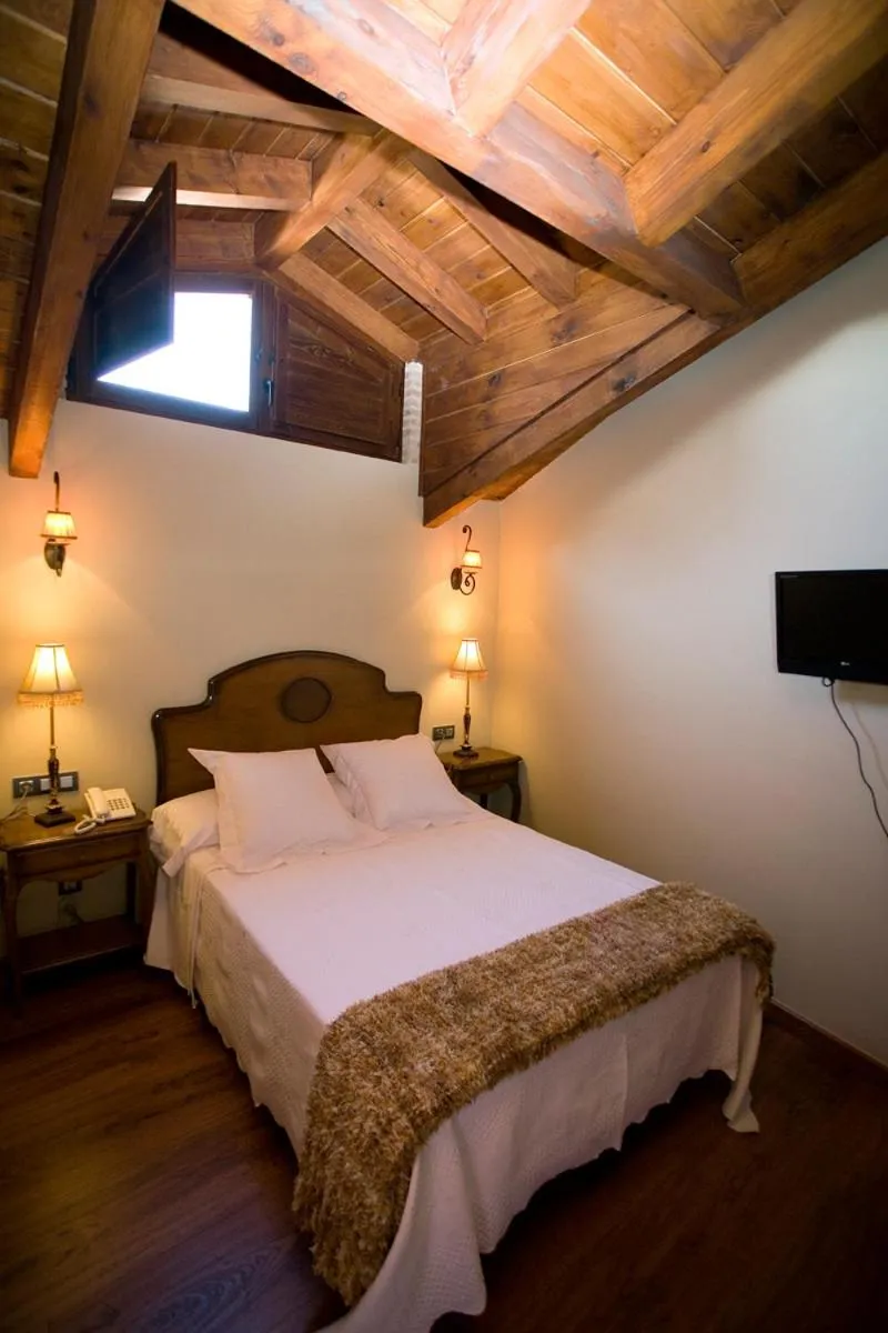 Bedroom, Bed in Posada Los Condestables Hotel & Spa