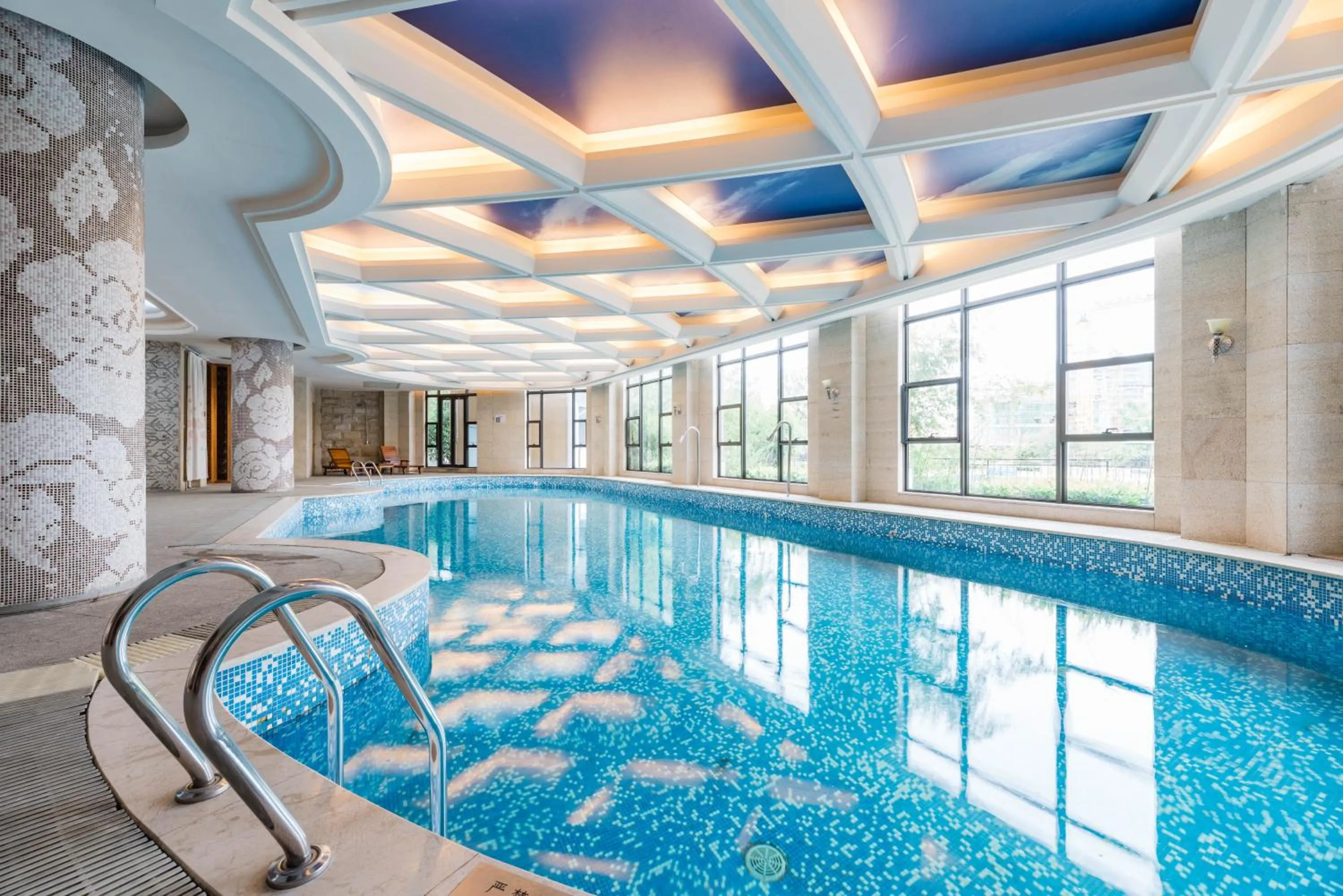 Swimming pool in S&N Hotel Chaohu