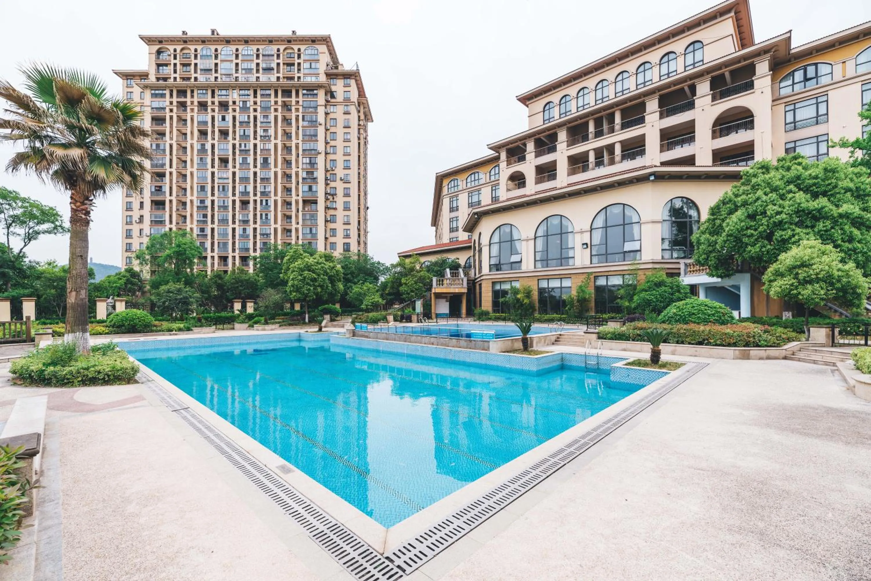 Swimming pool in S&N Hotel Chaohu