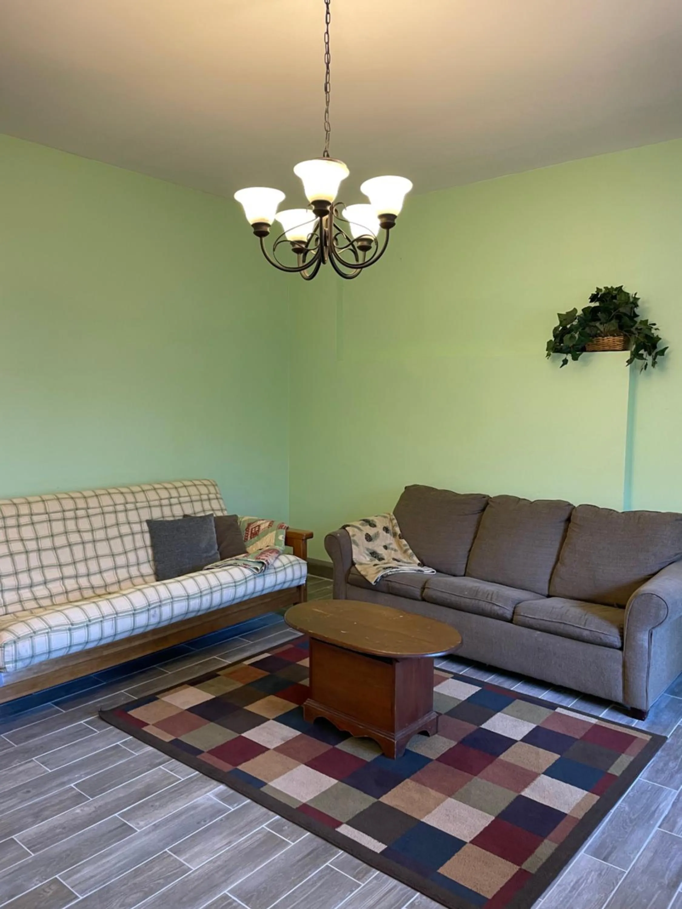 Alpenhaus Cabins Real Log Home in Helen Ga Mountains with hot tub and balconies