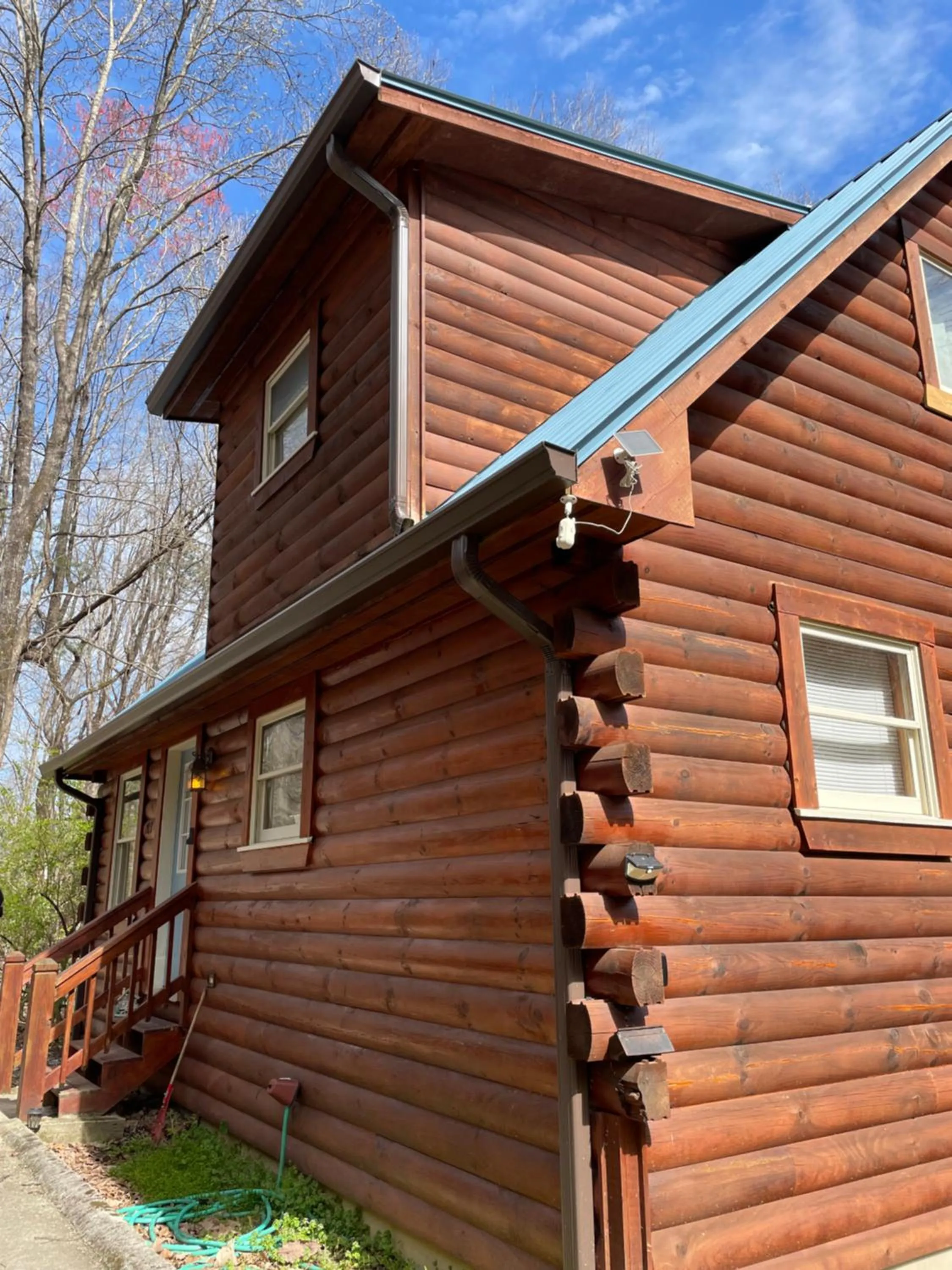 Alpenhaus Cabins Real Log Home in Helen Ga Mountains with hot tub and balconies