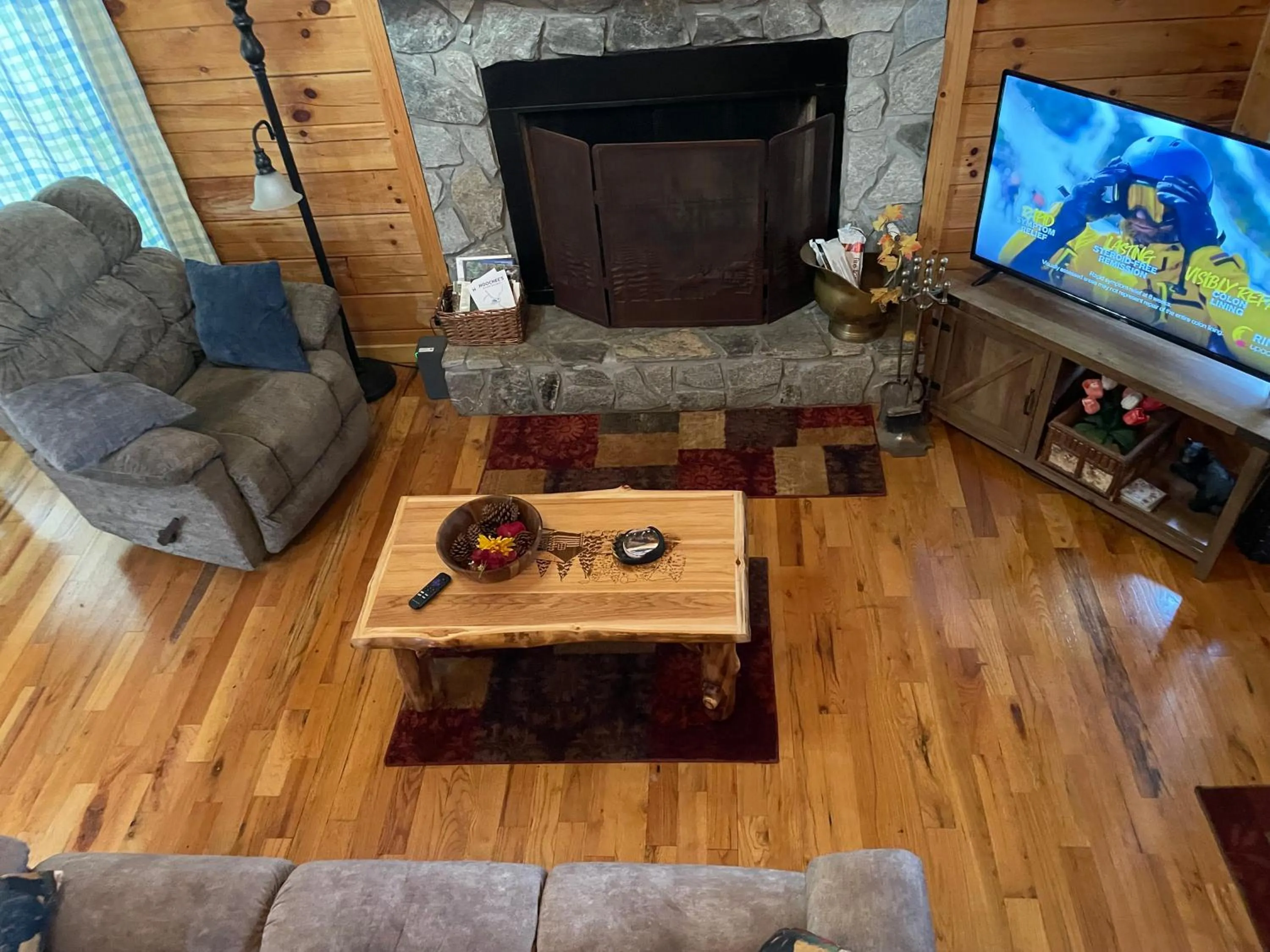 Alpenhaus Cabins Real Log Home in Helen Ga Mountains with hot tub and balconies