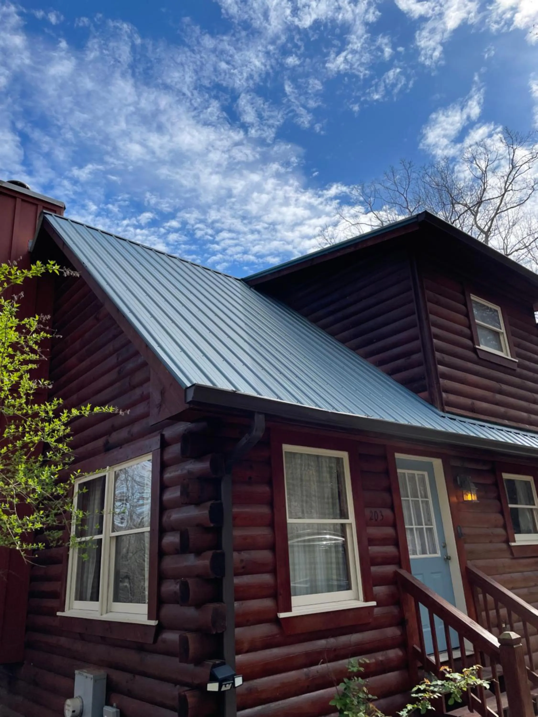 Alpenhaus Cabins Real Log Home in Helen Ga Mountains with hot tub and balconies