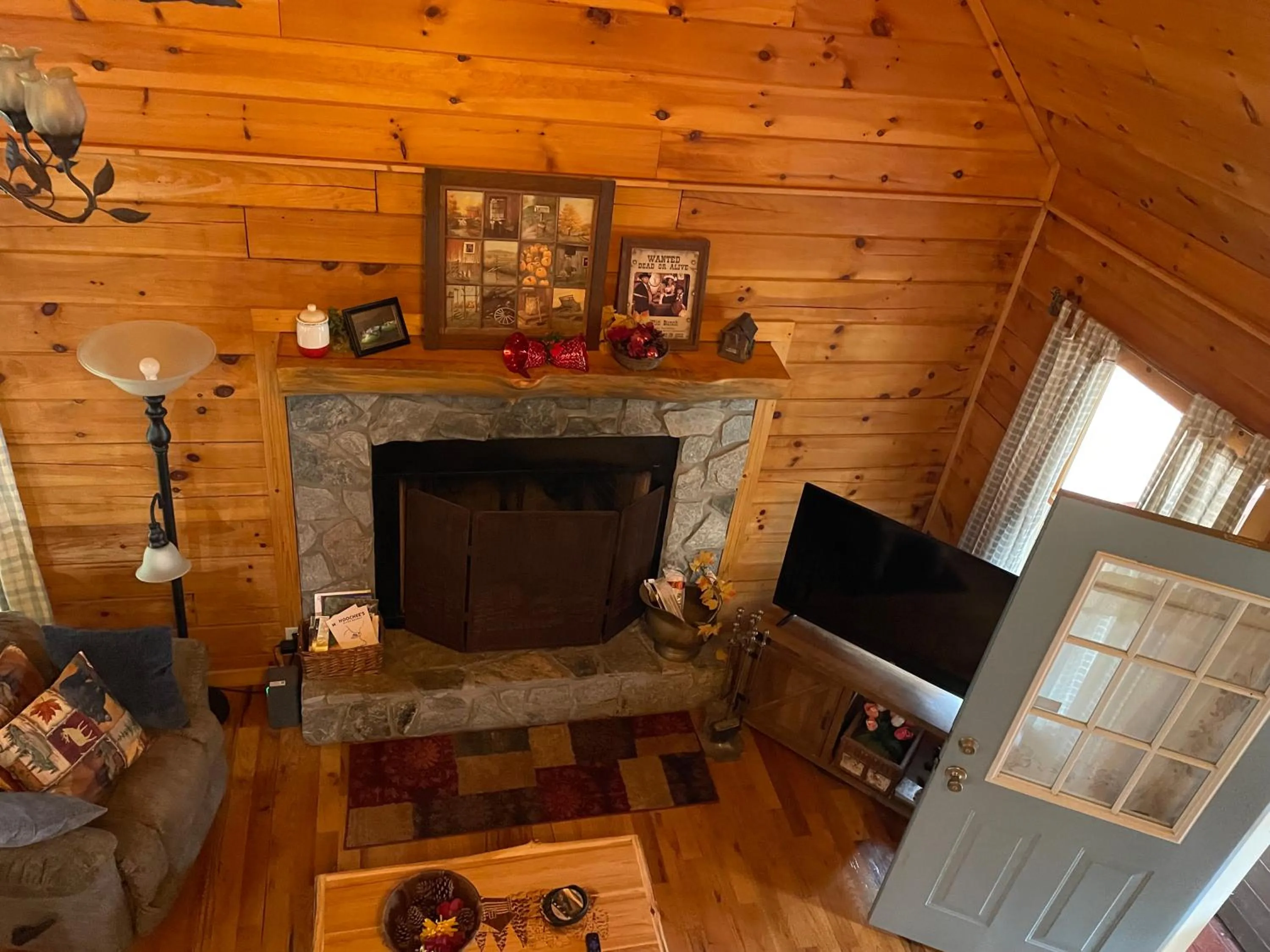 Alpenhaus Cabins Real Log Home in Helen Ga Mountains with hot tub and balconies