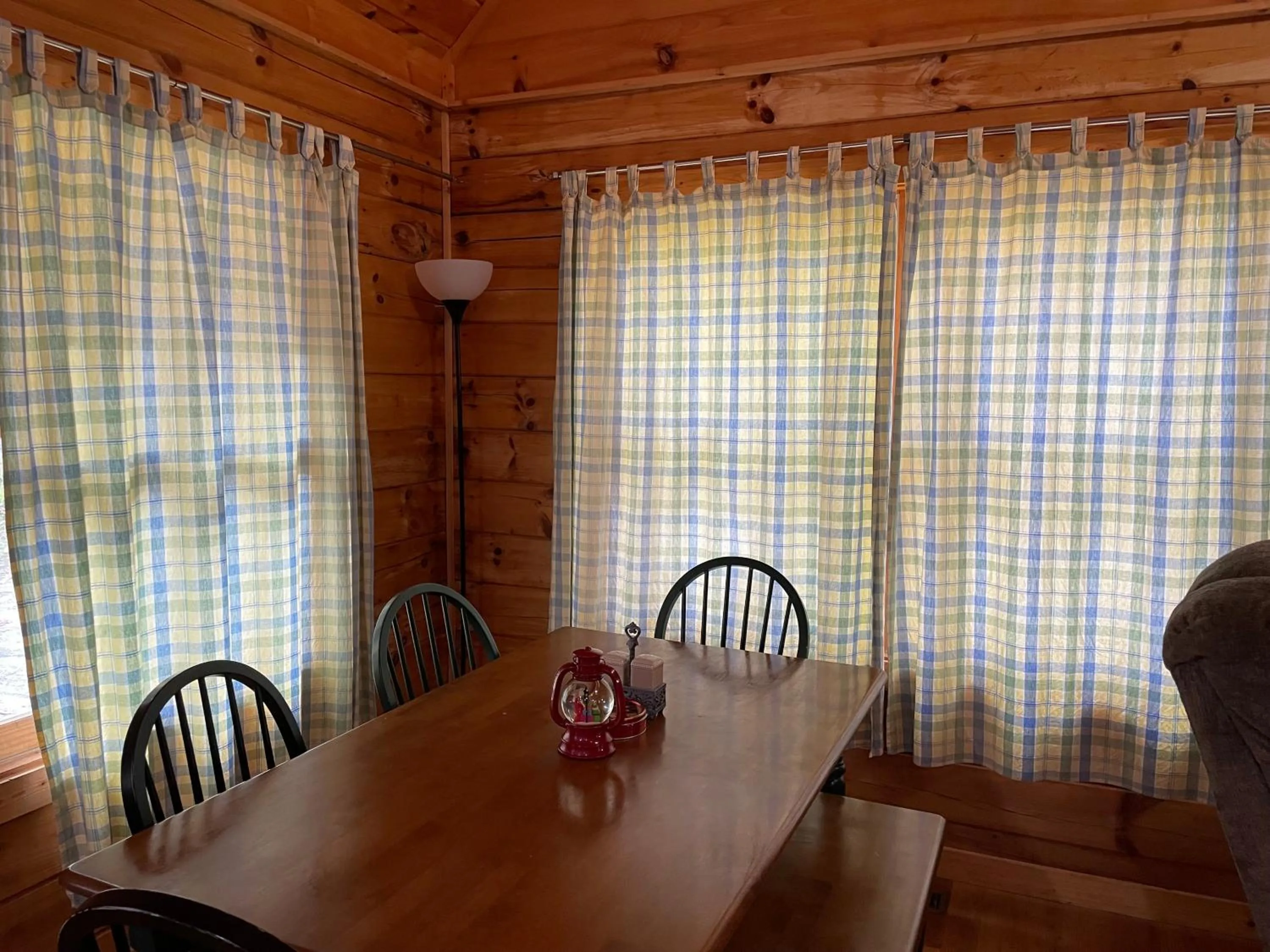 Alpenhaus Cabins Real Log Home in Helen Ga Mountains with hot tub and balconies