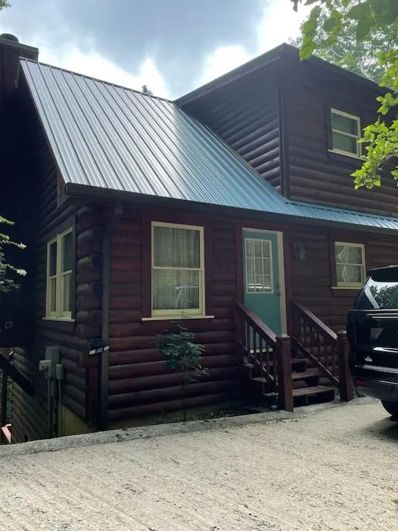 Property building in Alpenhaus Cabins Real Log Home in Helen Ga Mountains with hot tub and balconies
