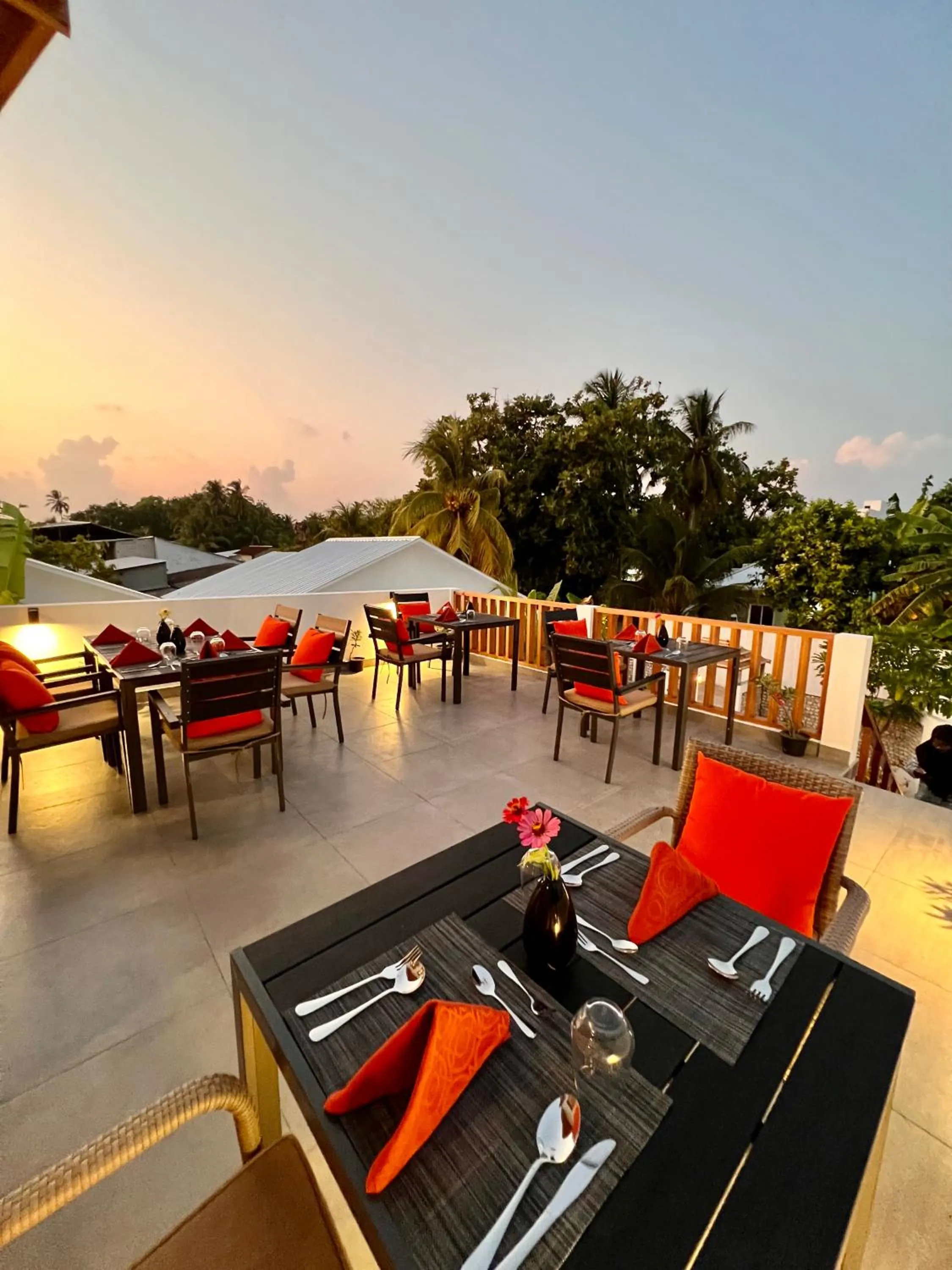 Restaurant/places to eat in Seaside Dhigurah