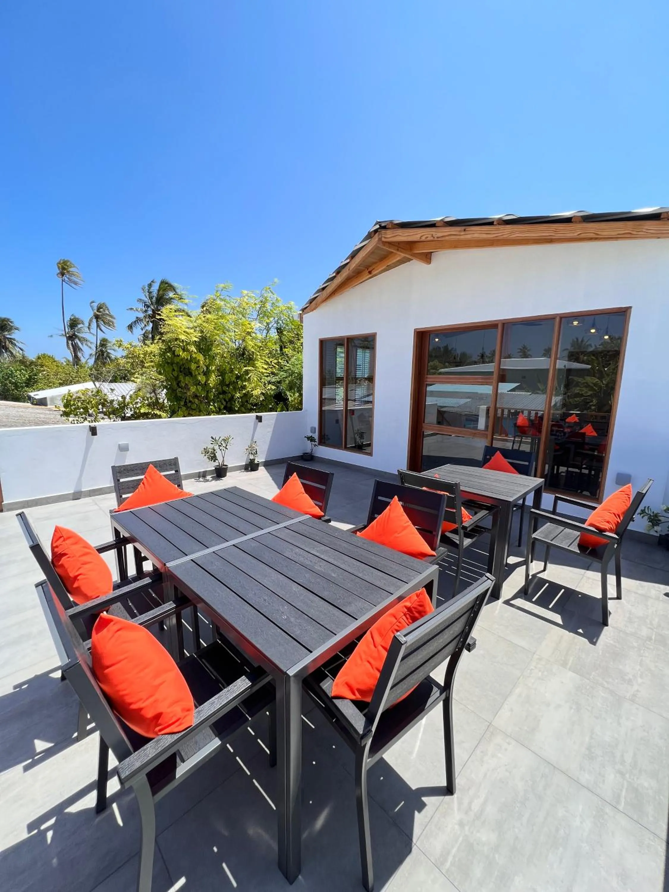 Restaurant/places to eat in Seaside Dhigurah