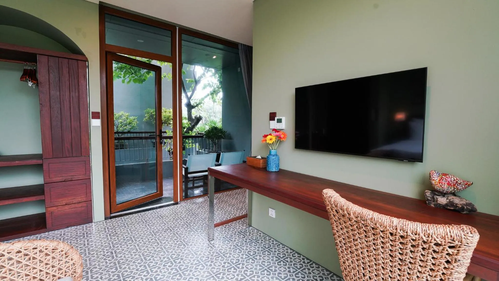 TV and multimedia in CHiEM HoiAn - The Beachside Boutique Hotel & Villa