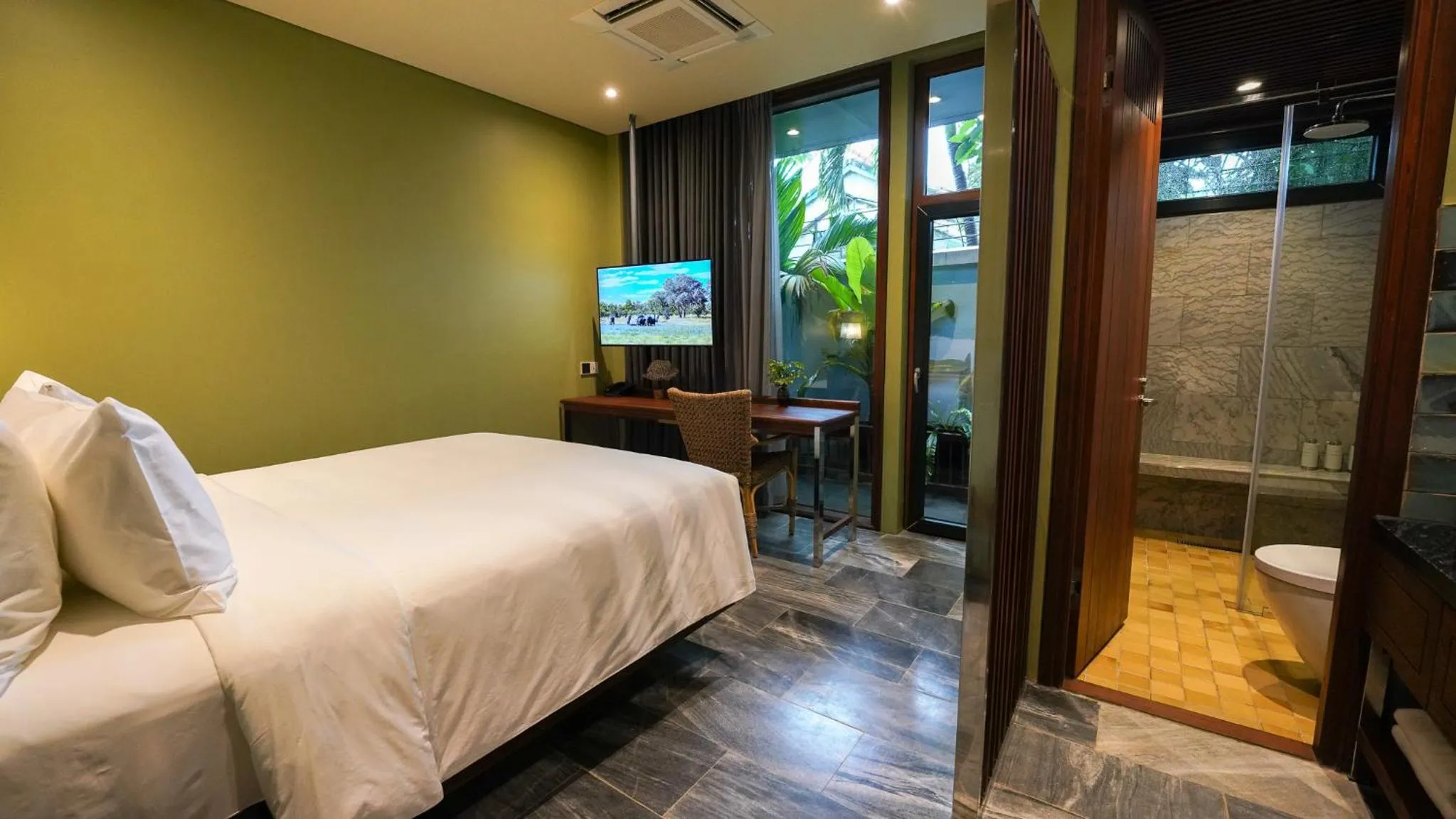 Shower, Bed in CHiEM HoiAn - The Beachside Boutique Hotel & Villa