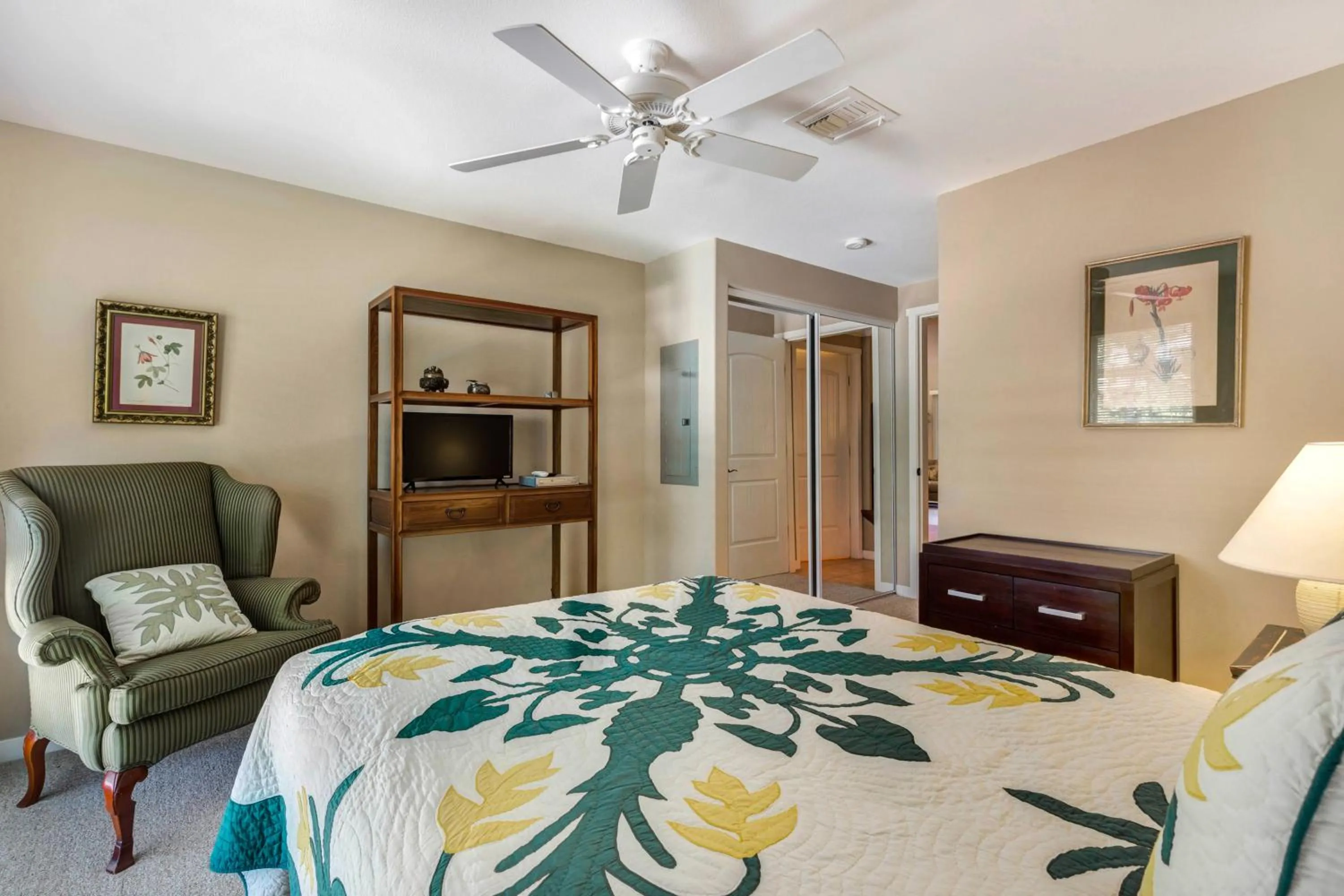 Bed in Palm Villas 2 Bed/2 Bath Loft #F22