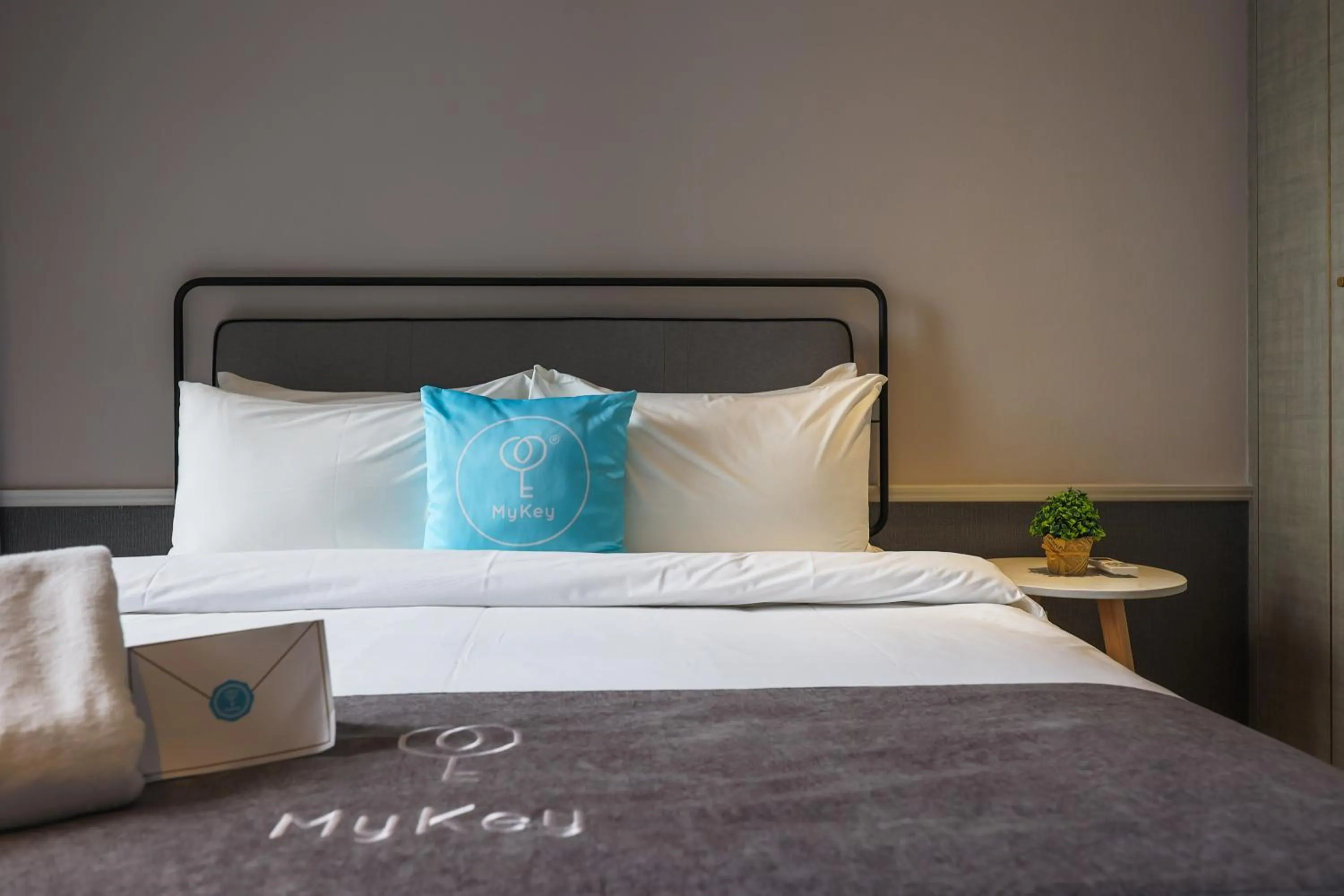 Bed in Millerz Square by MyKey