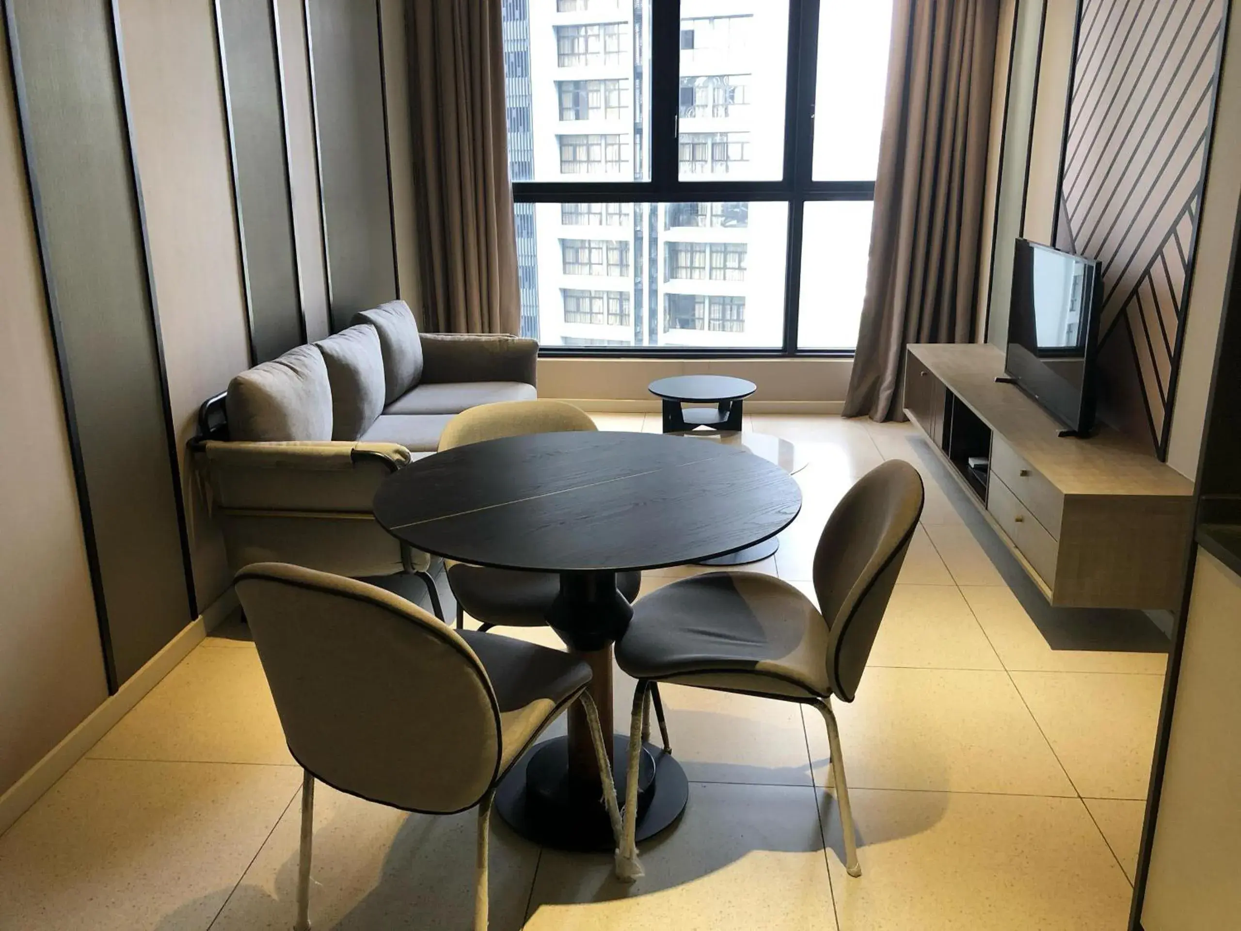 Two-Bedroom Apartment in Millerz Square by MyKey Two-Bedroom Apartment in Millerz Square by MyKey