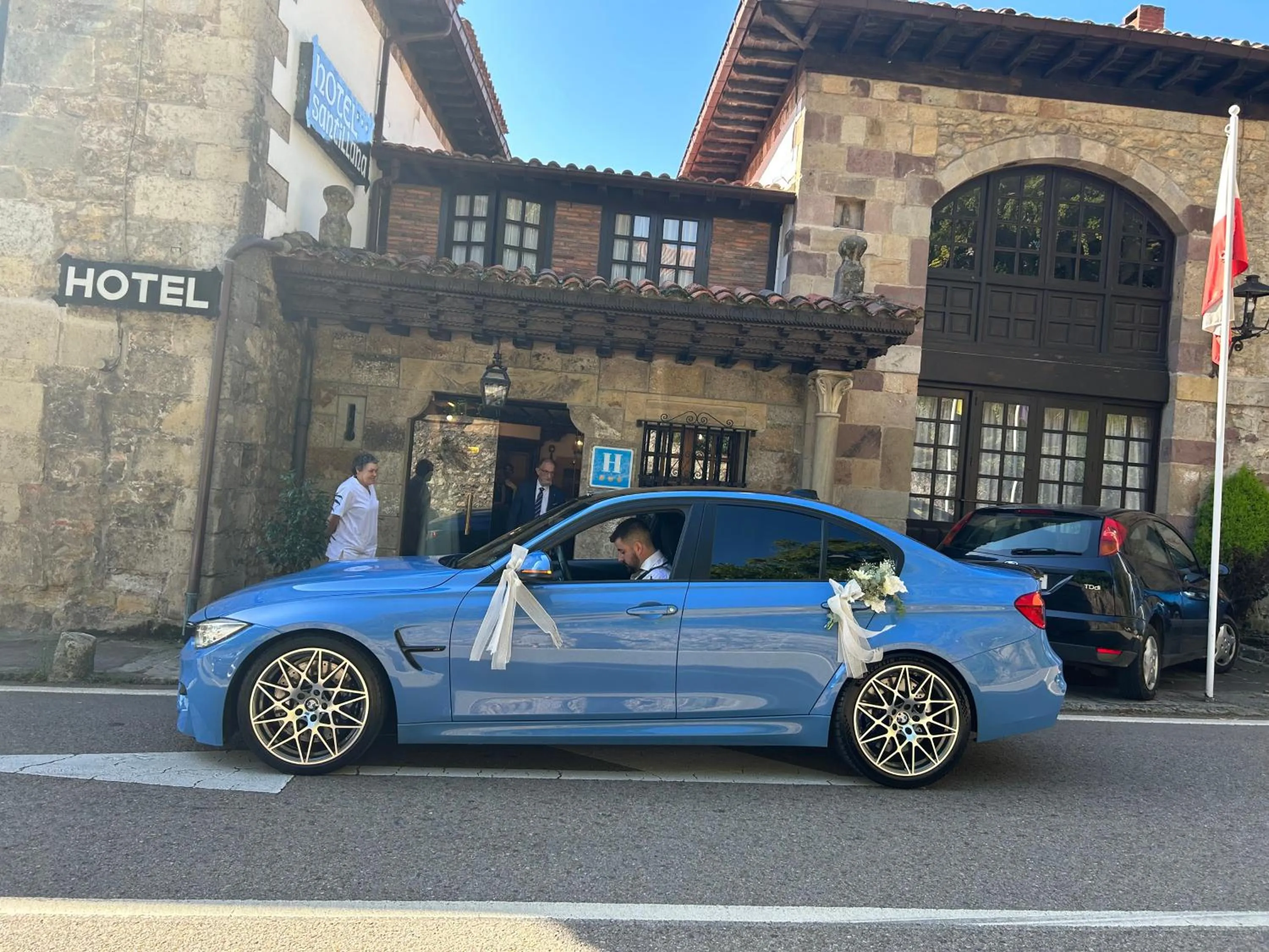 Lobby or reception in Hotel Santillana