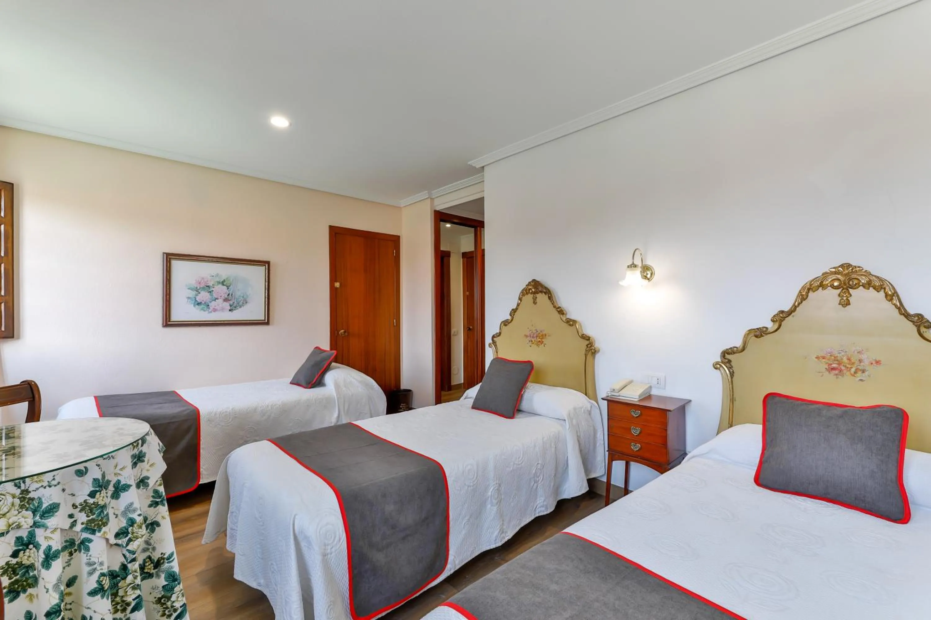 Bedroom in Hotel Santillana