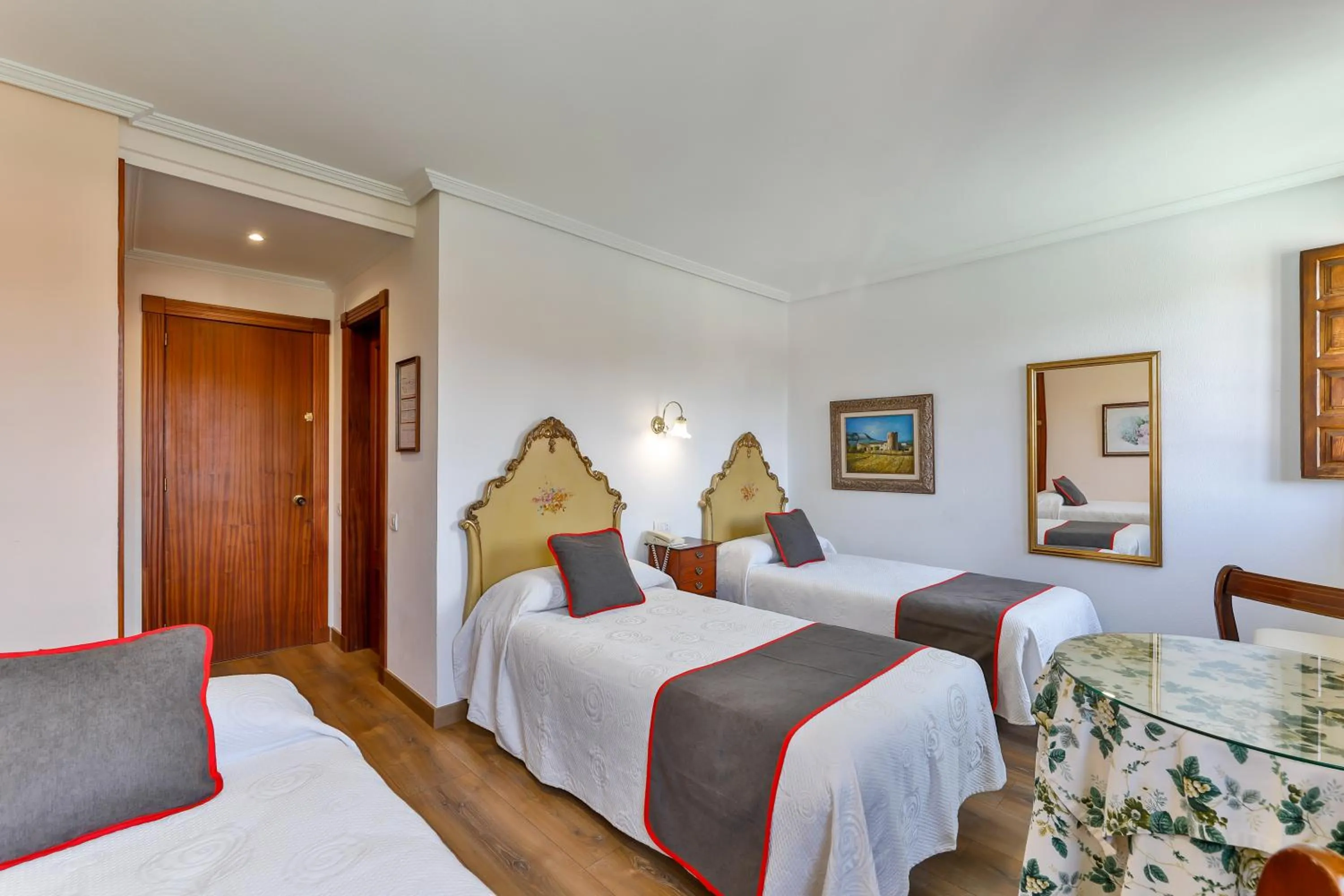 Bedroom in Hotel Santillana