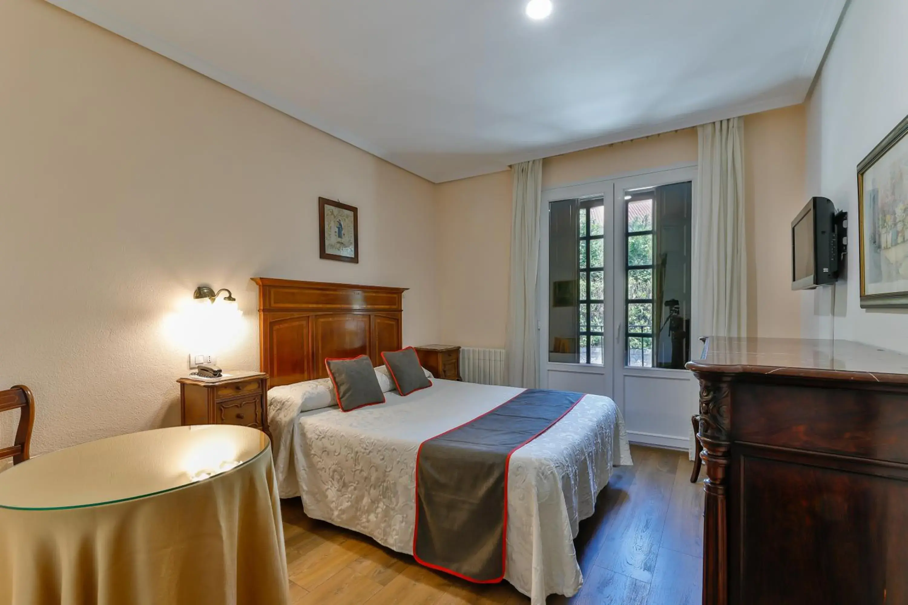 Double Room in Hotel Santillana Double Room in Hotel Santillana
