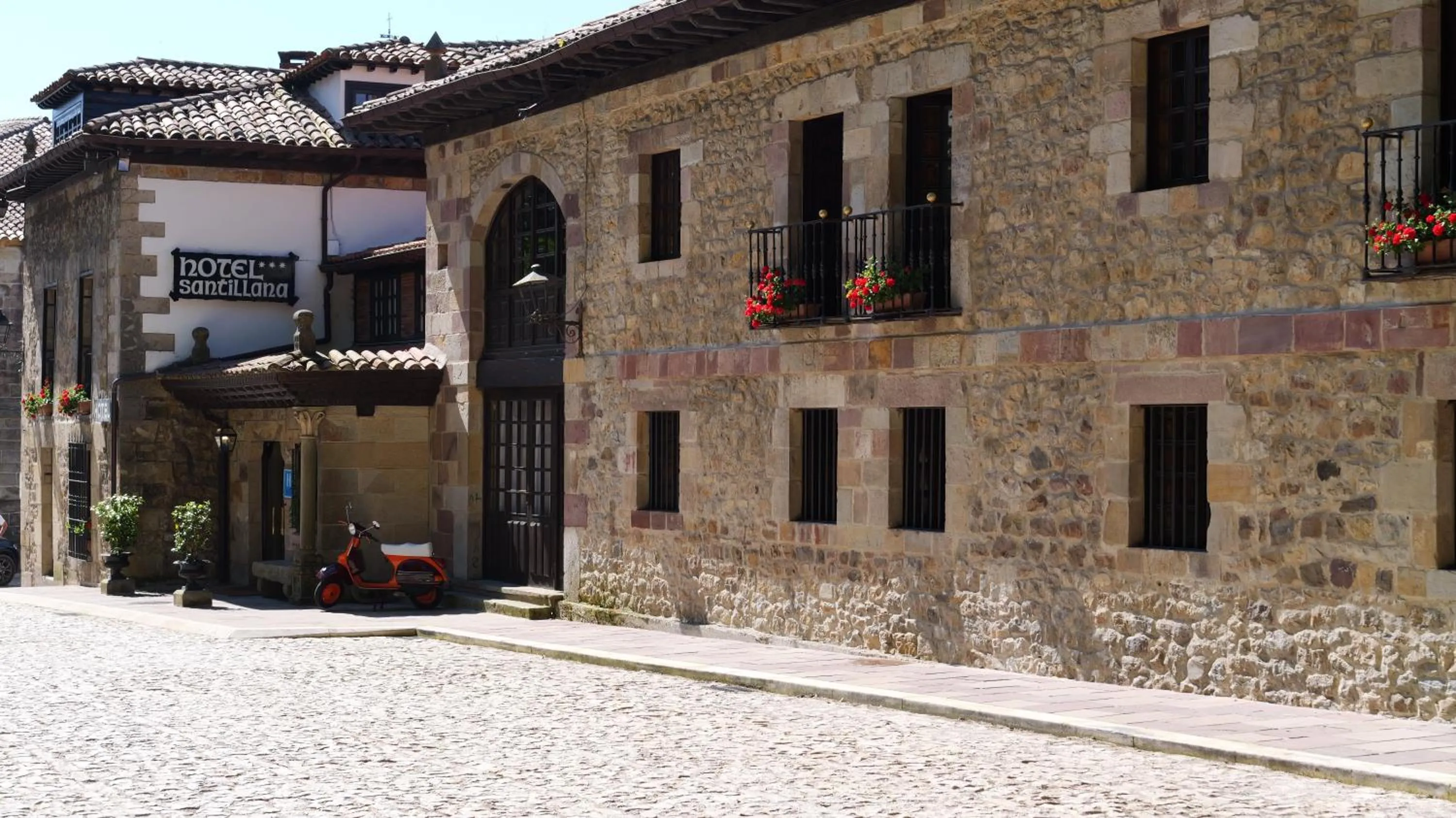 Property building in Hotel Santillana