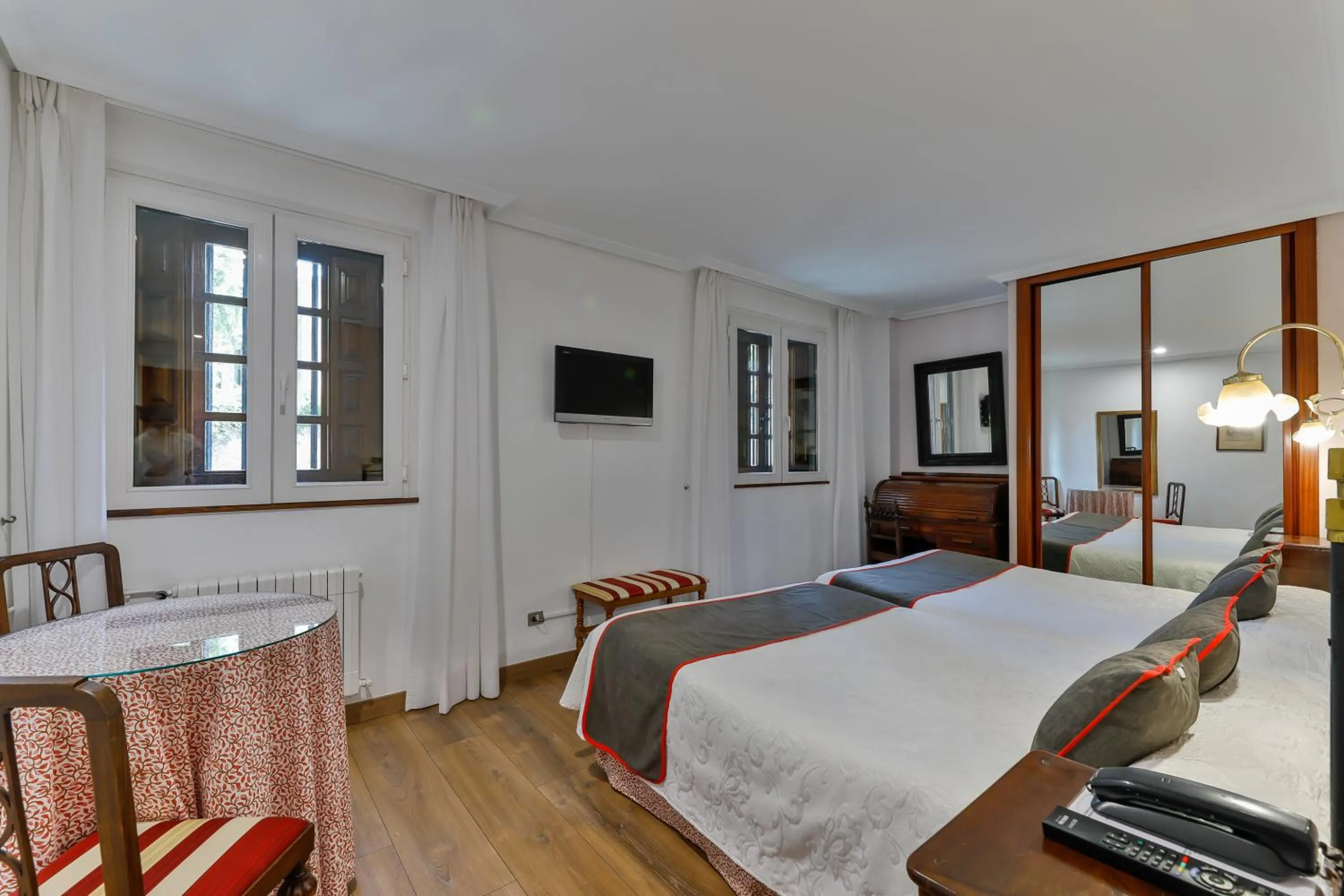 Bedroom in Hotel Santillana