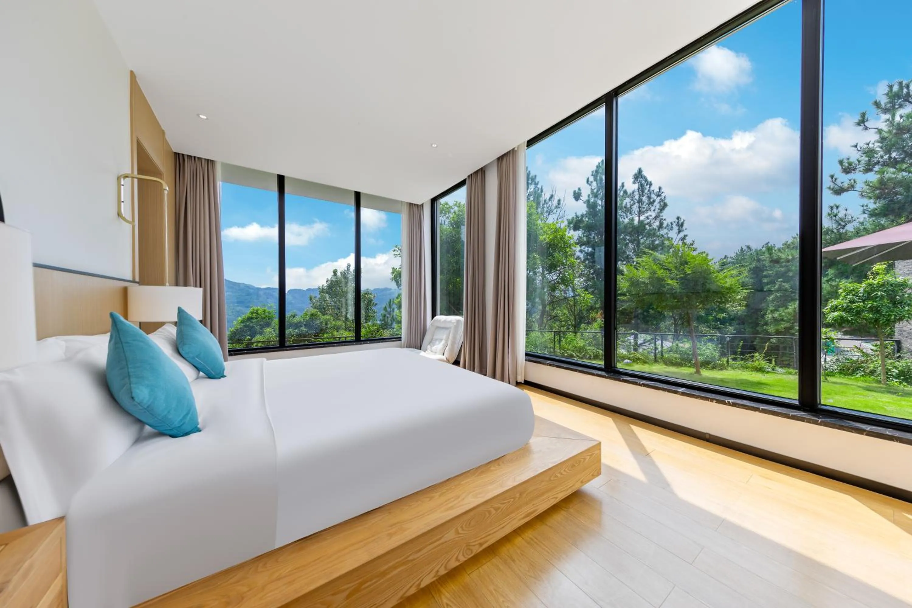 Photo of the whole room, Bed in XMAN Sunrise Peaks Resort