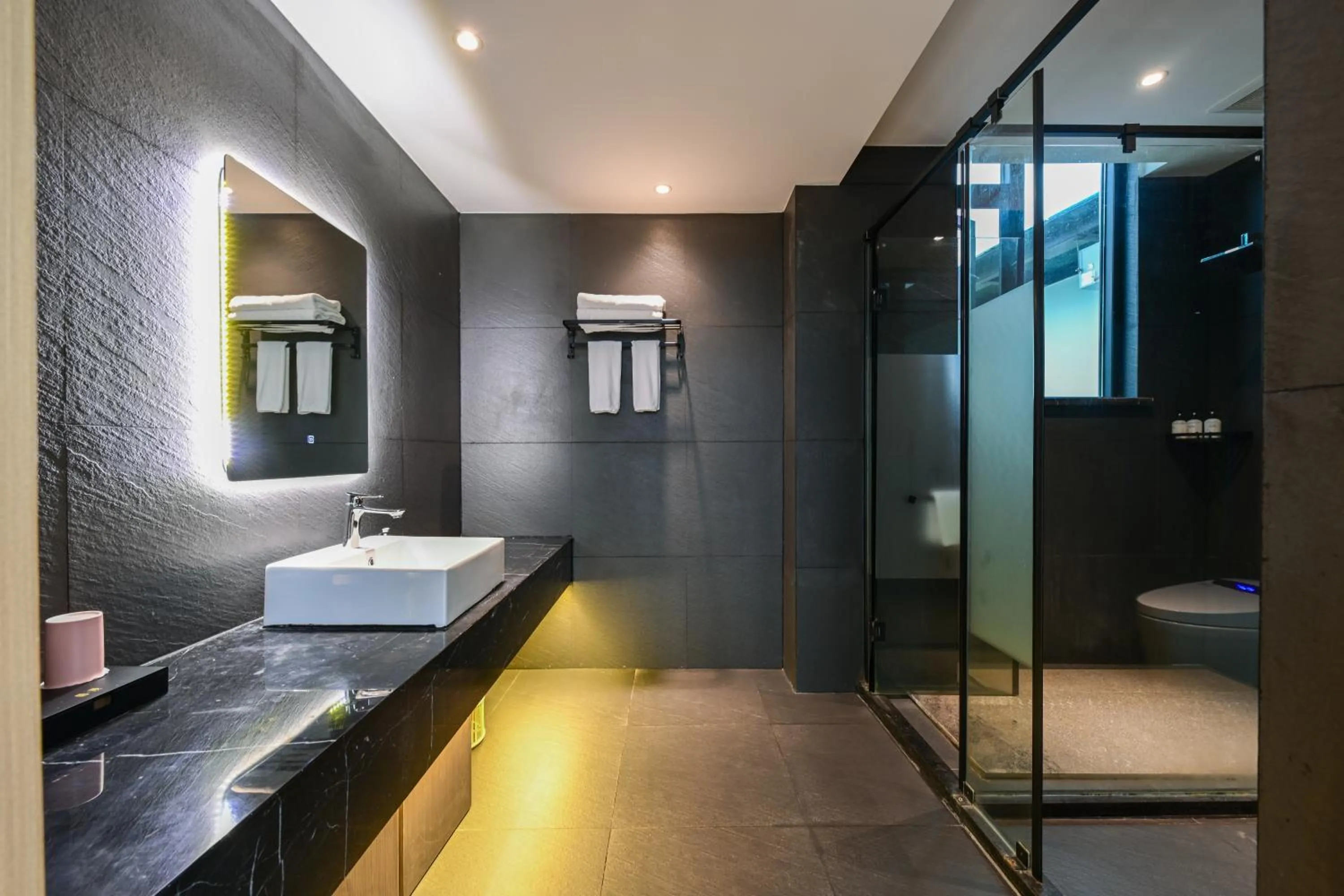 Shower in XMAN Sunrise Peaks Resort