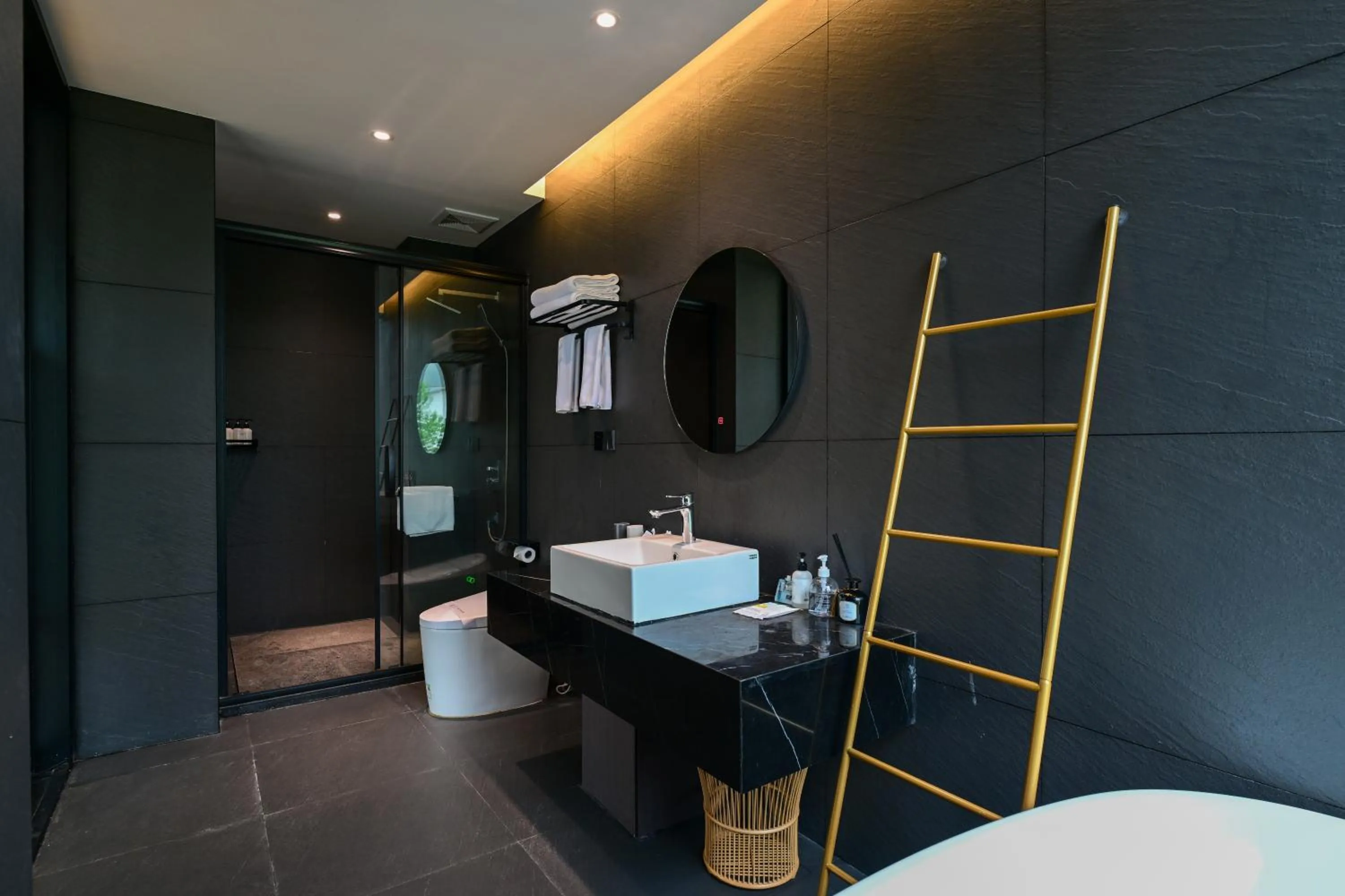 Shower in XMAN Sunrise Peaks Resort