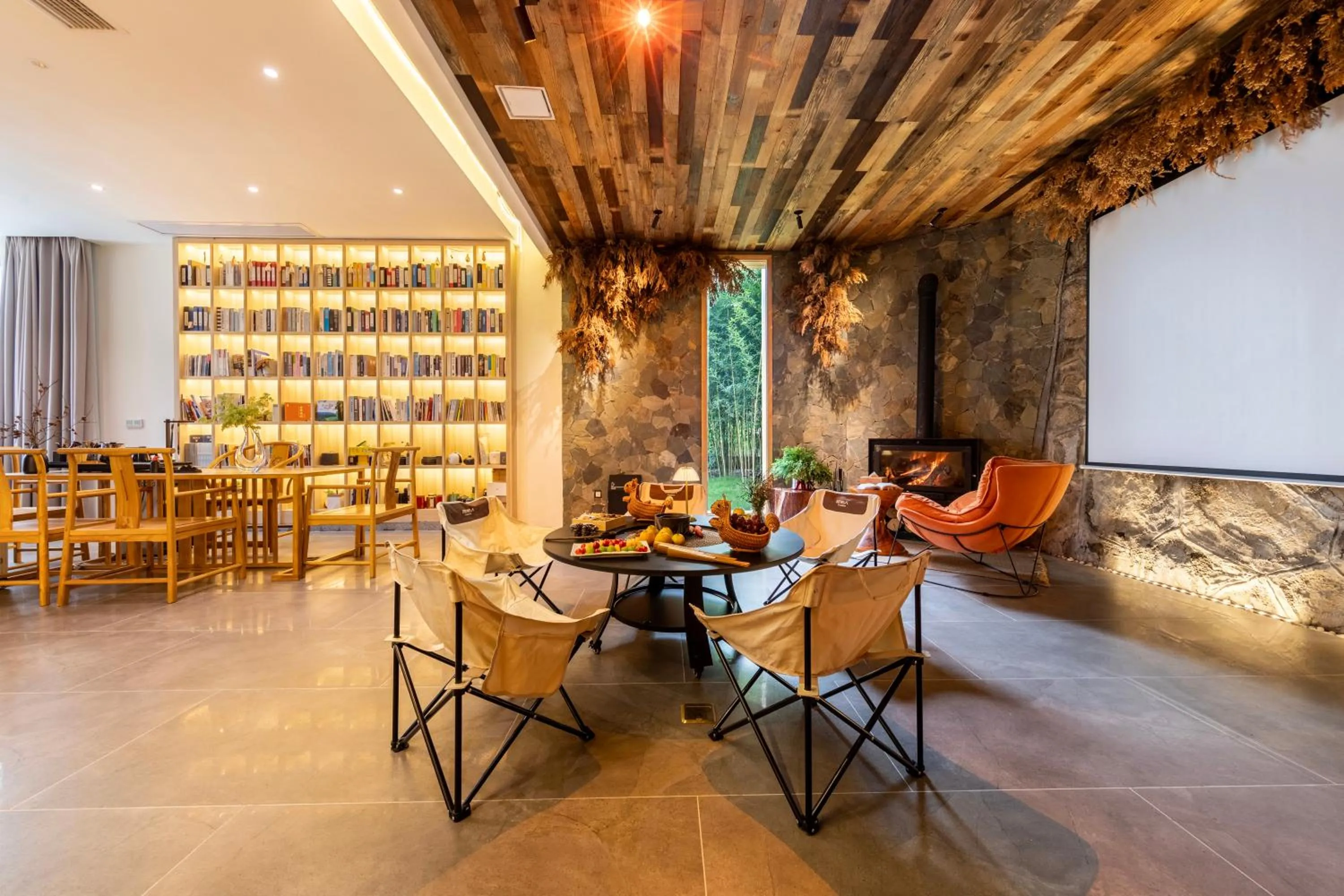 Lounge or bar in XMAN Sunrise Peaks Resort