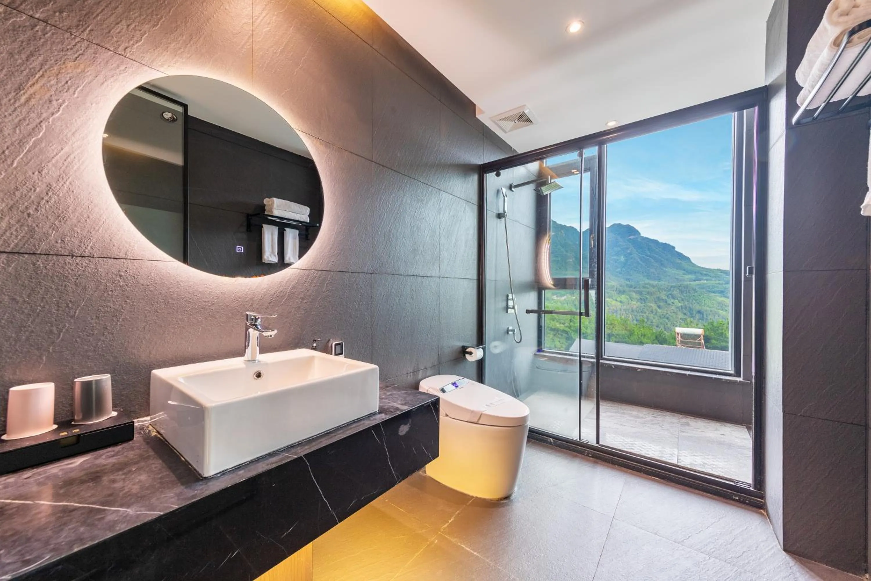 Toilet in XMAN Sunrise Peaks Resort